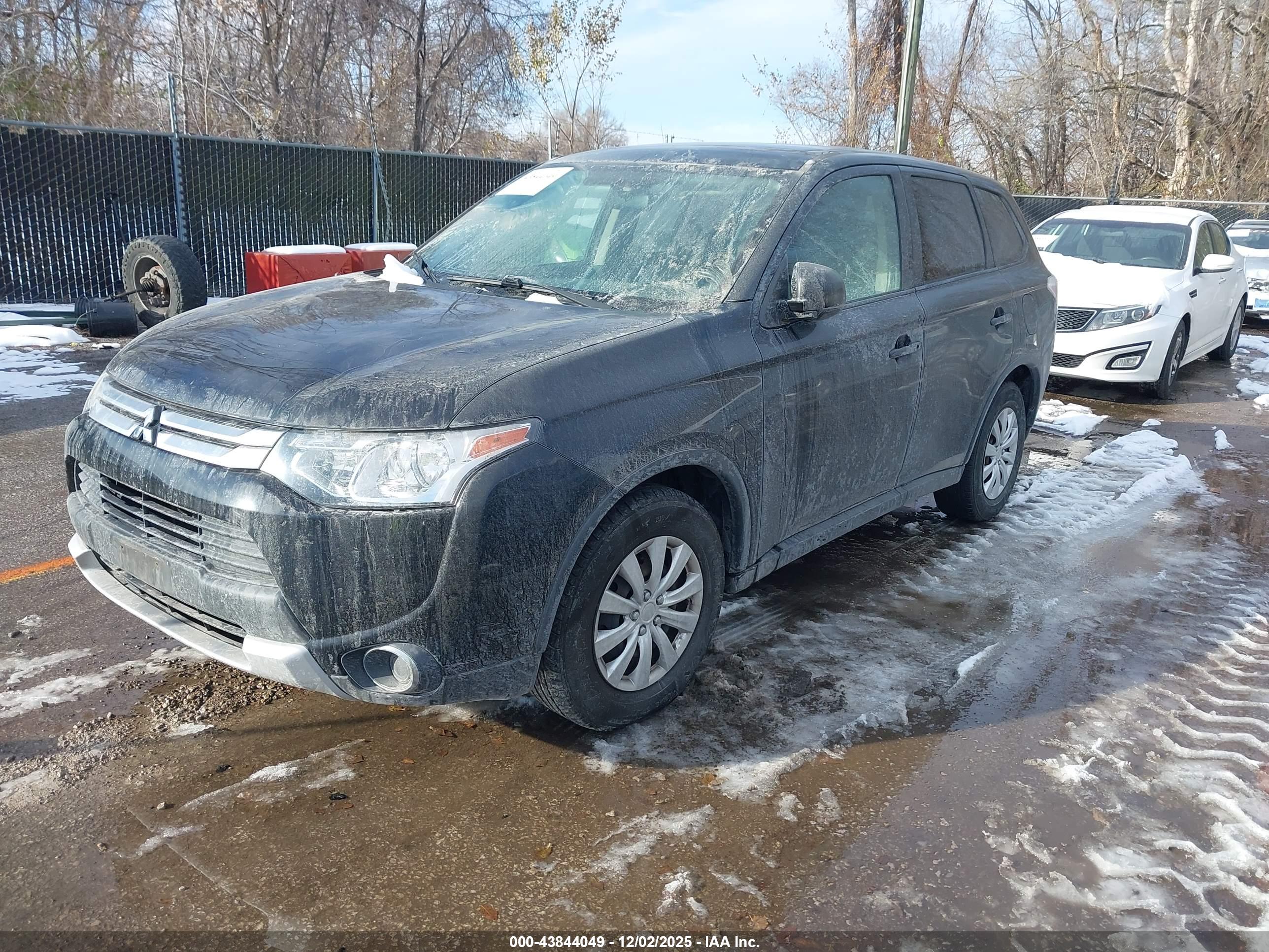 MITSUBISHI OUTLANDER image 2