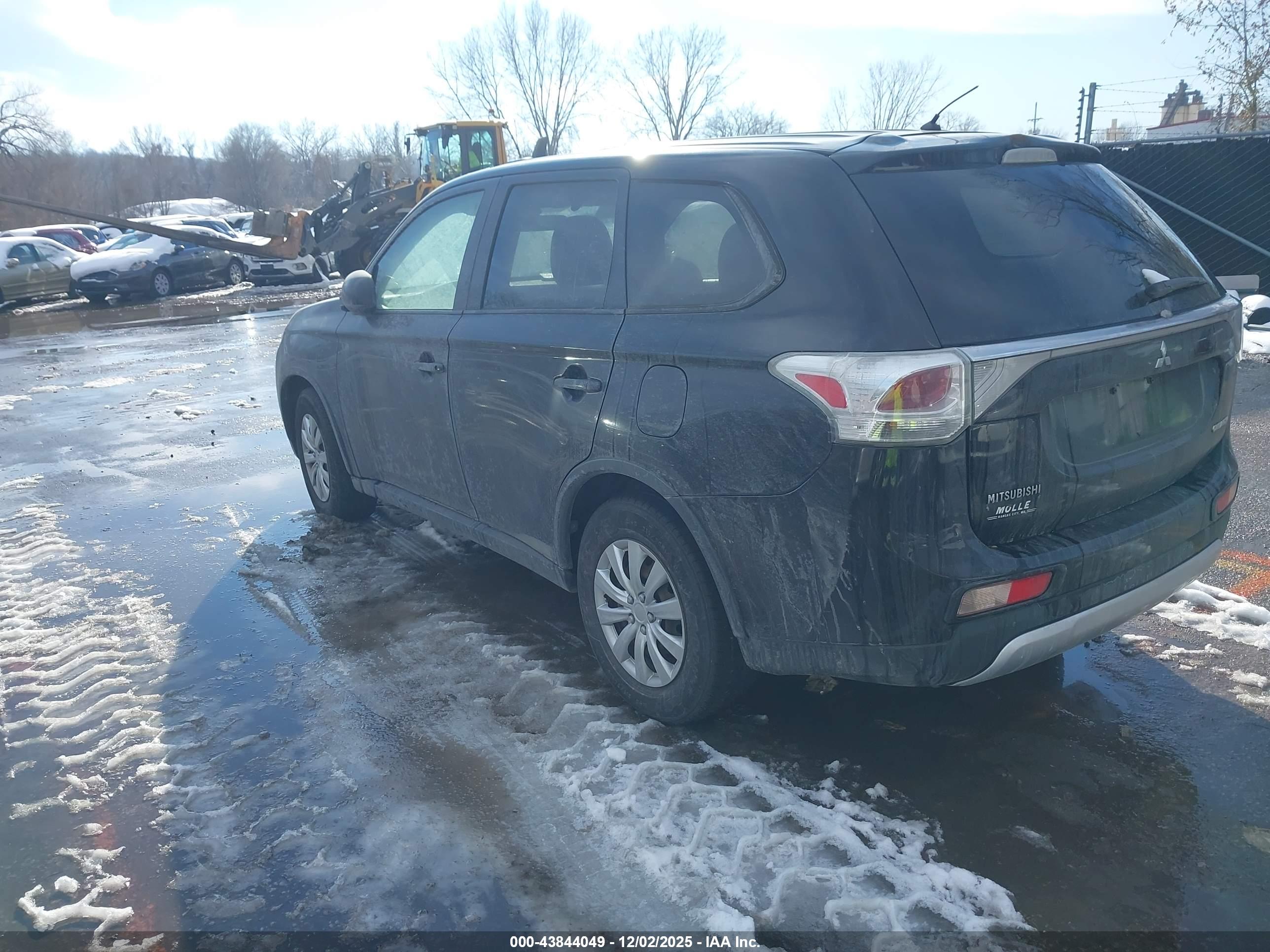 MITSUBISHI OUTLANDER image 3