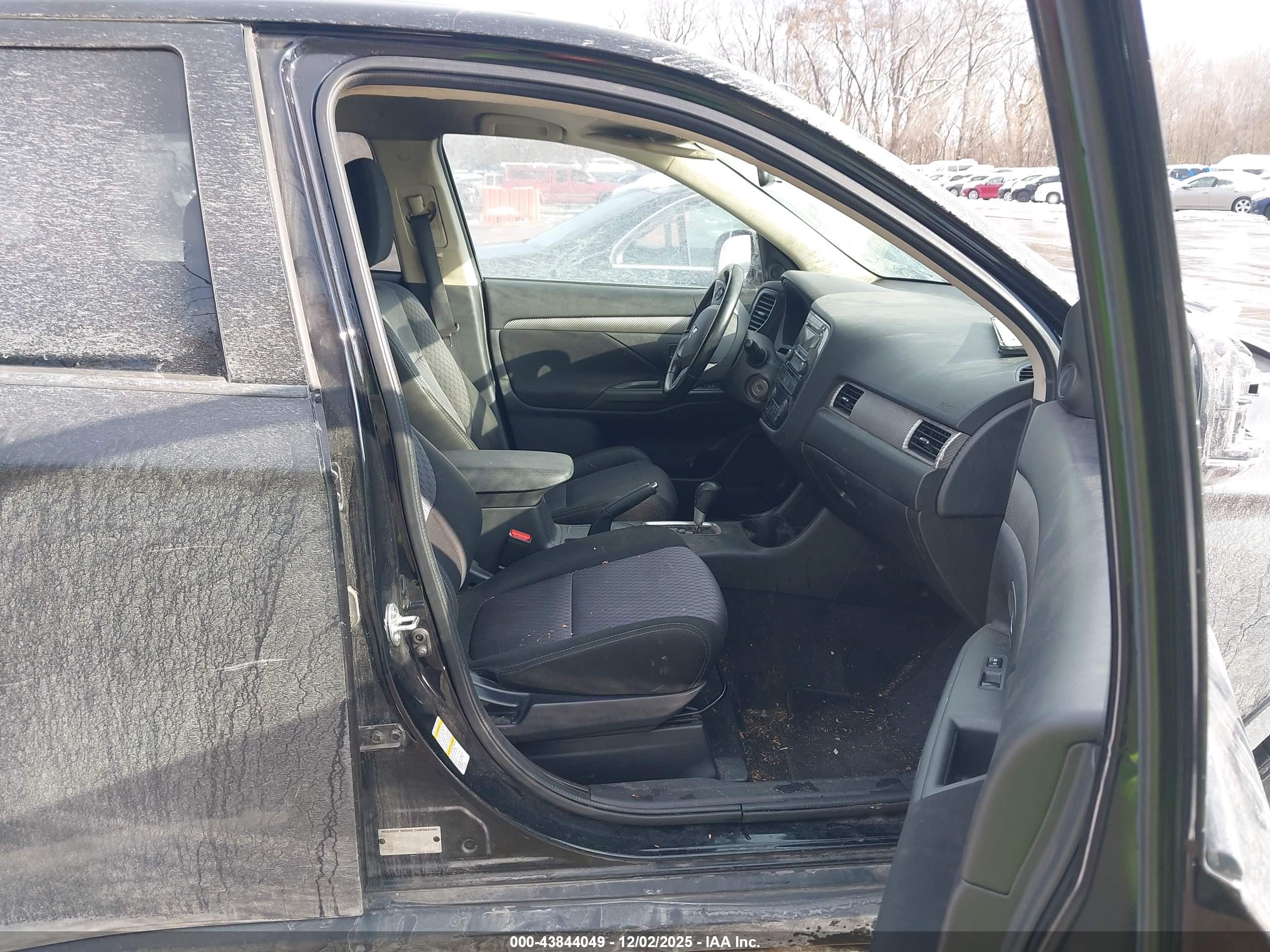 MITSUBISHI OUTLANDER image 5