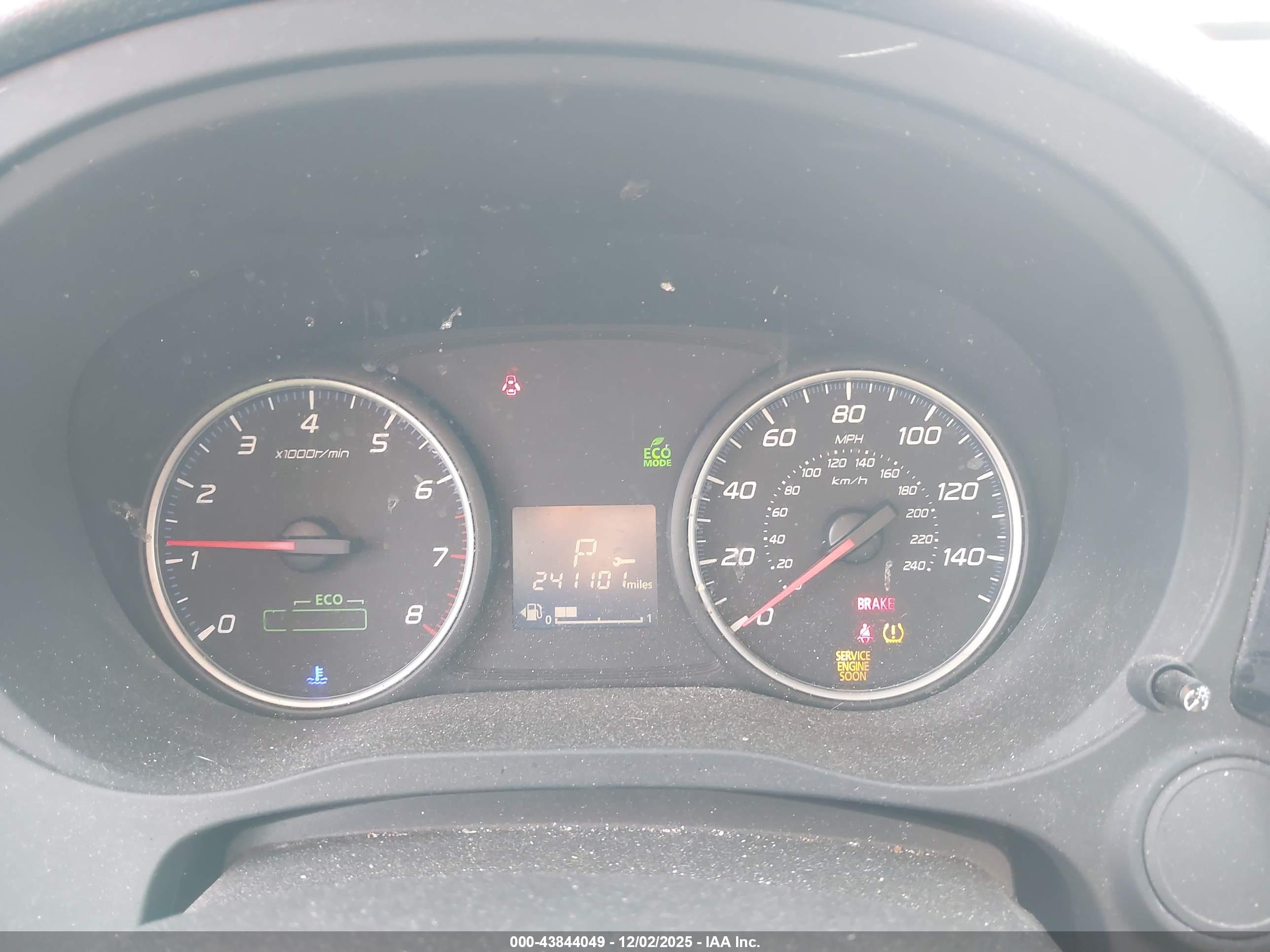 MITSUBISHI OUTLANDER image 7