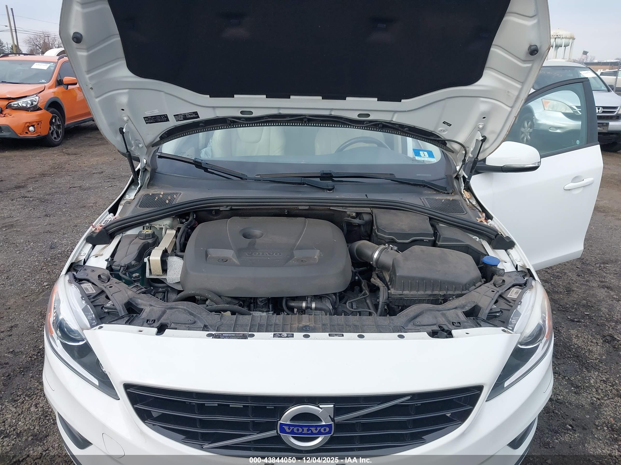 VOLVO V60 image 10