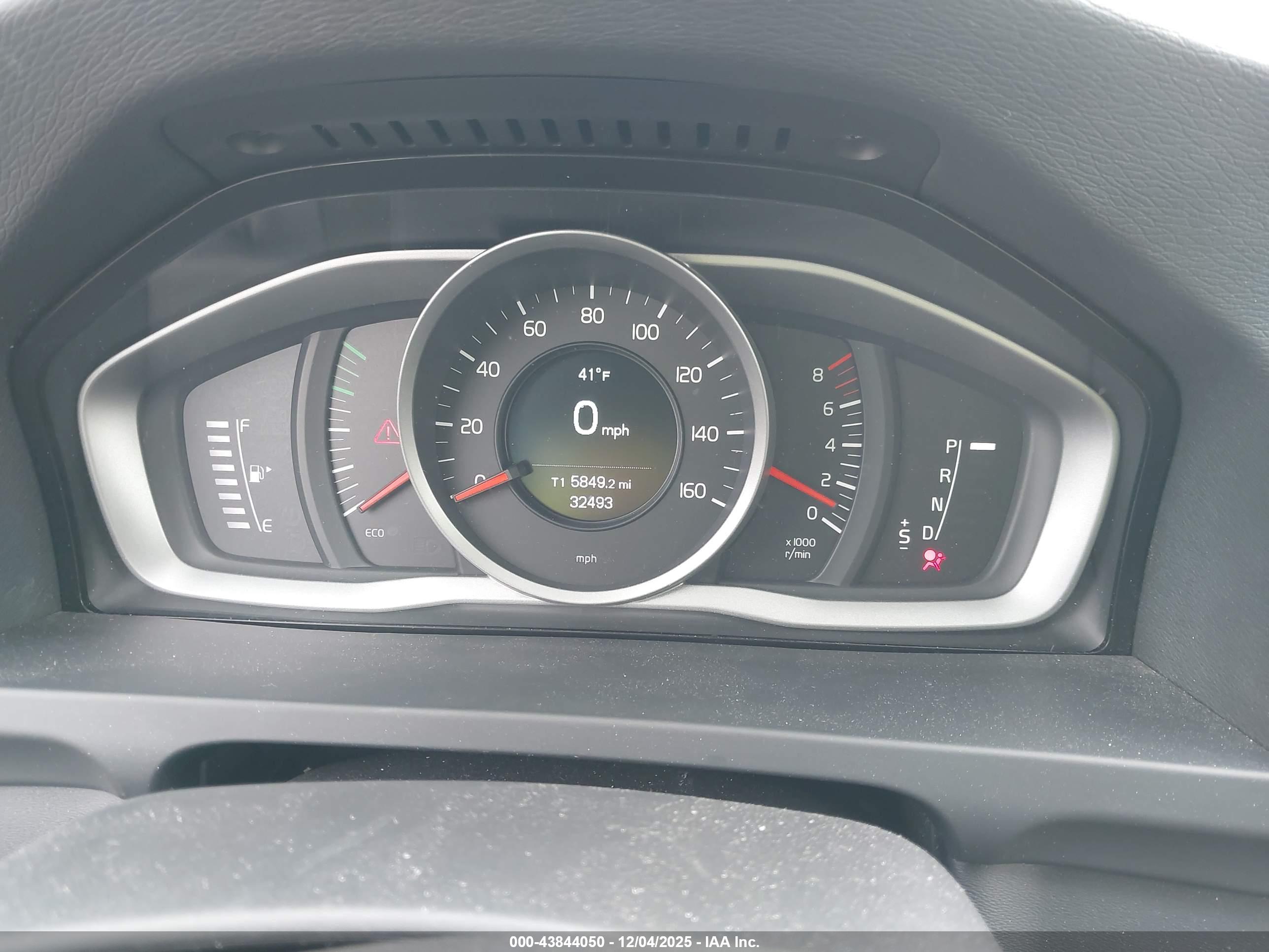 VOLVO V60 image 7