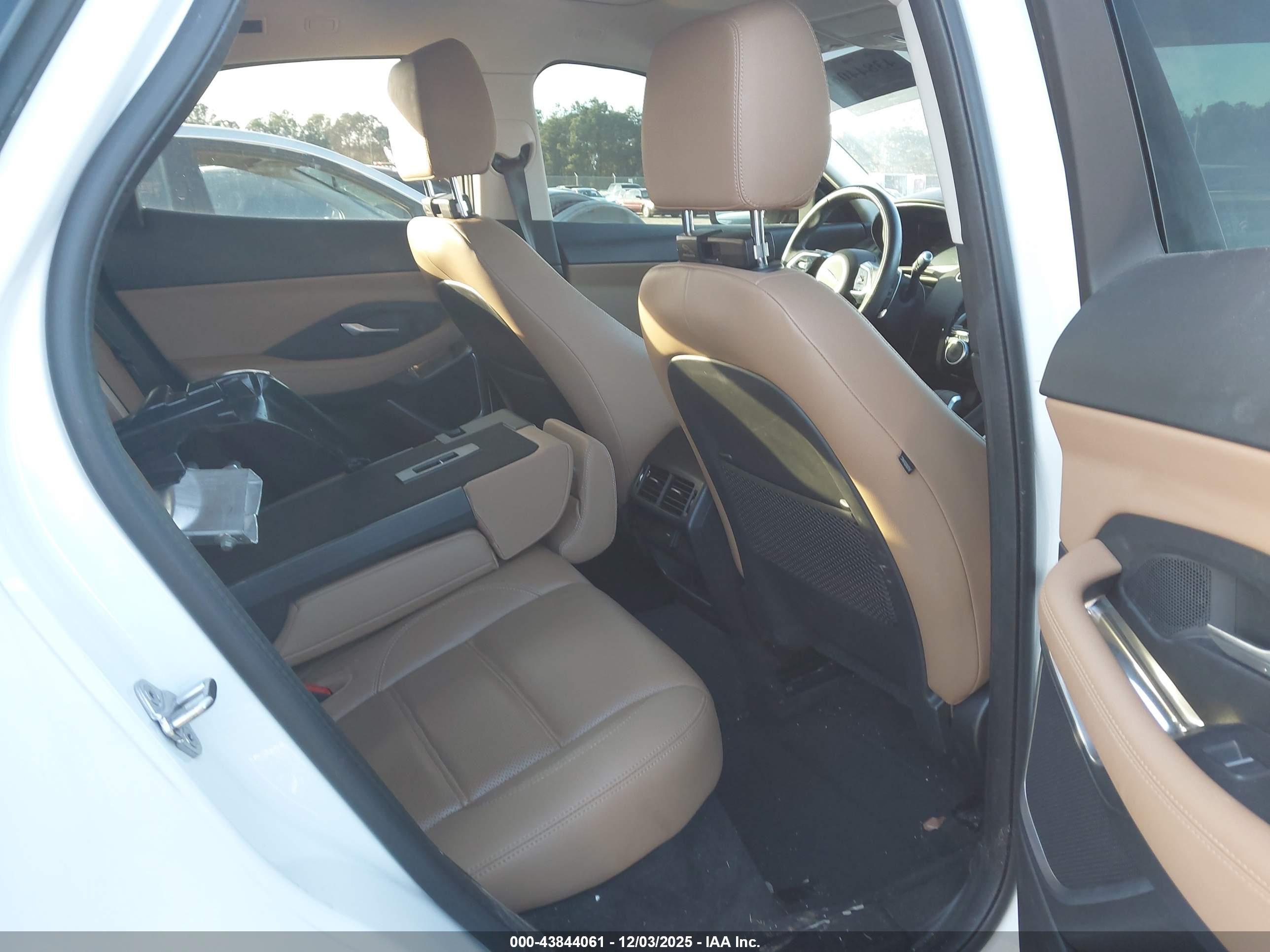 JAGUAR E-PACE image 8