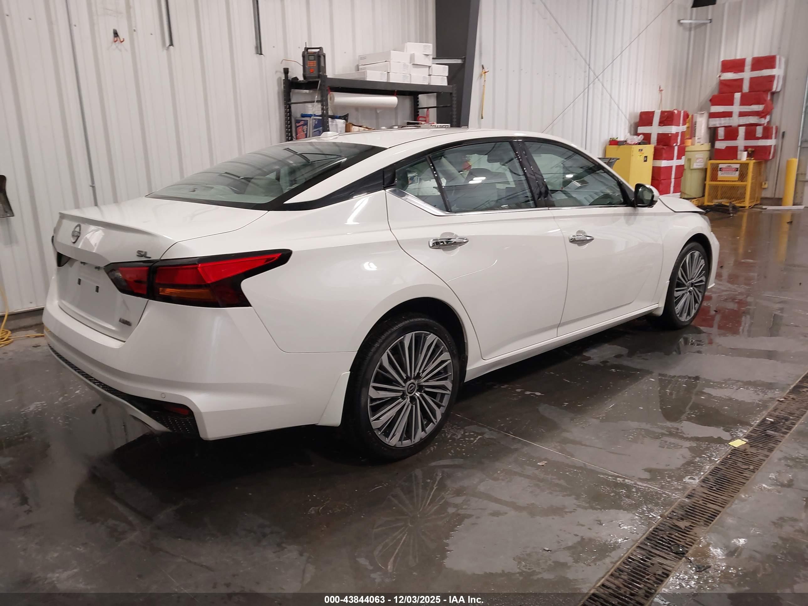 NISSAN ALTIMA image 4