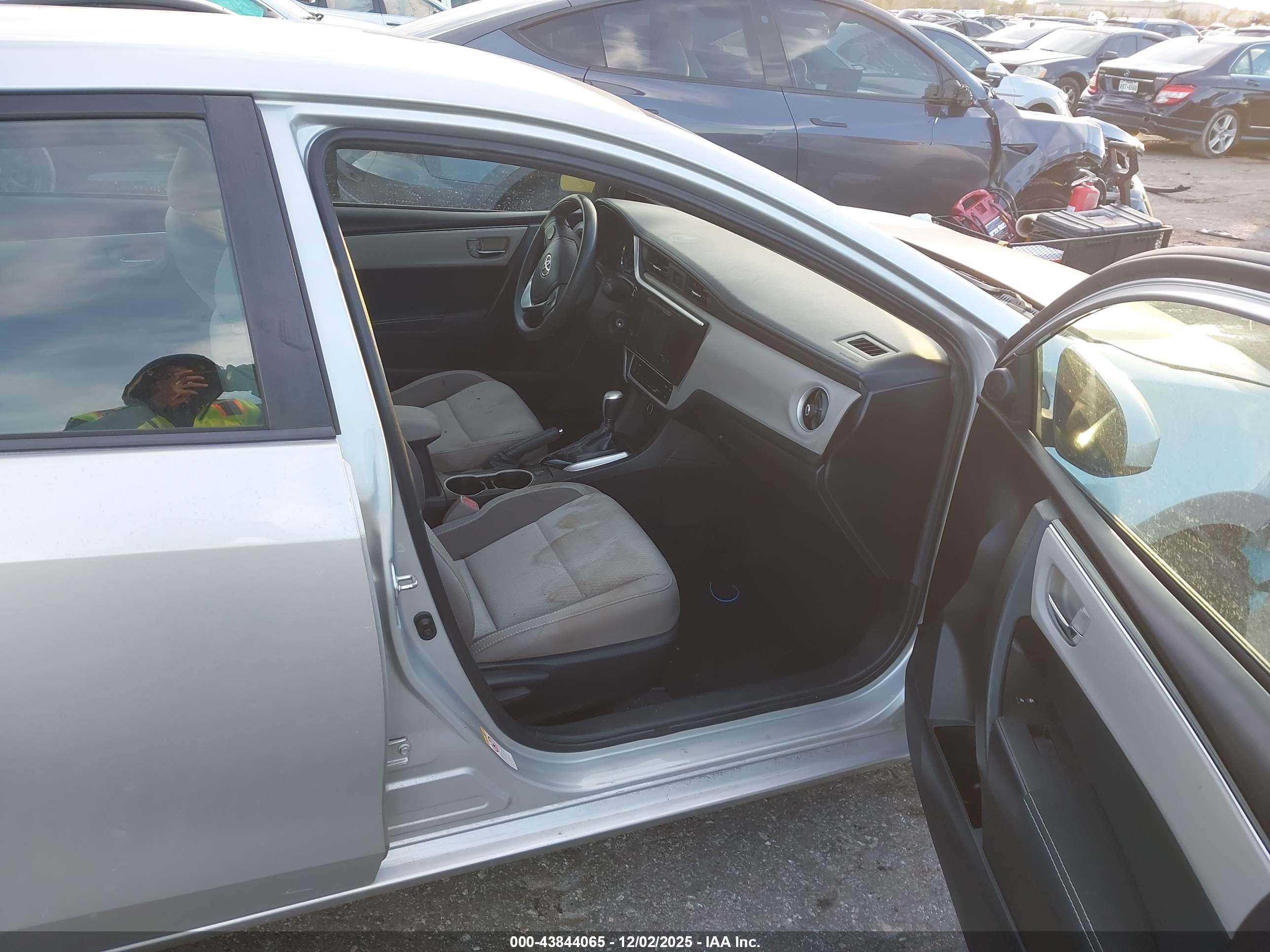 TOYOTA COROLLA image 5