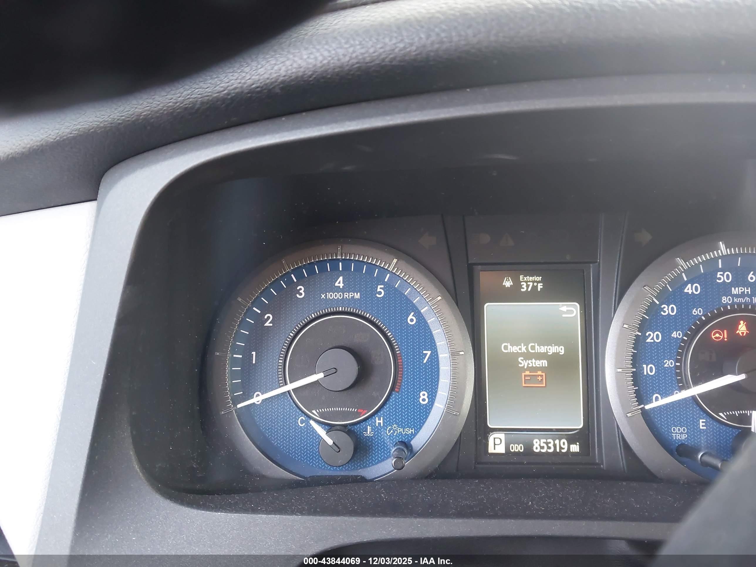 TOYOTA SIENNA image 7