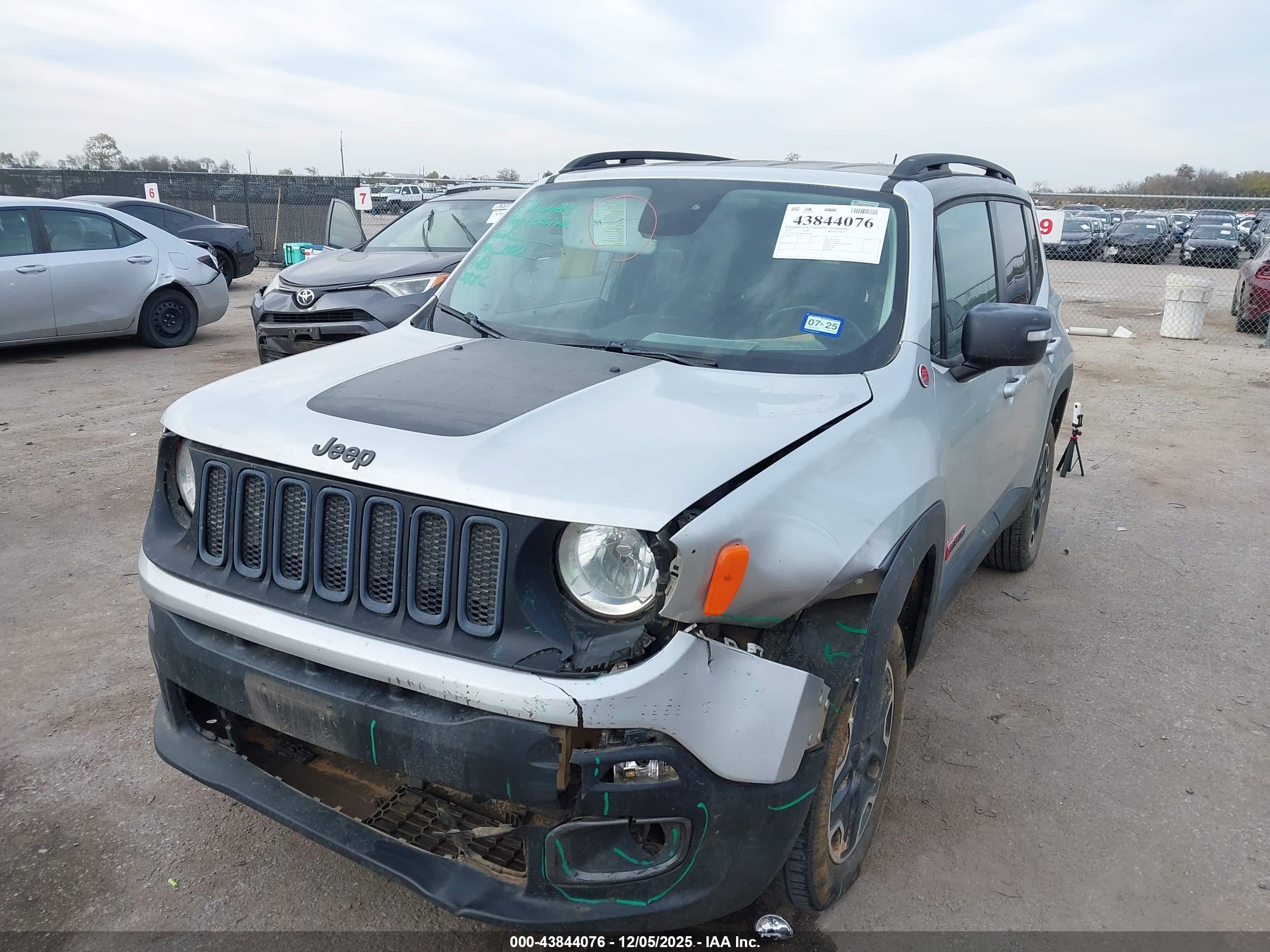 JEEP RENEGADE image 2