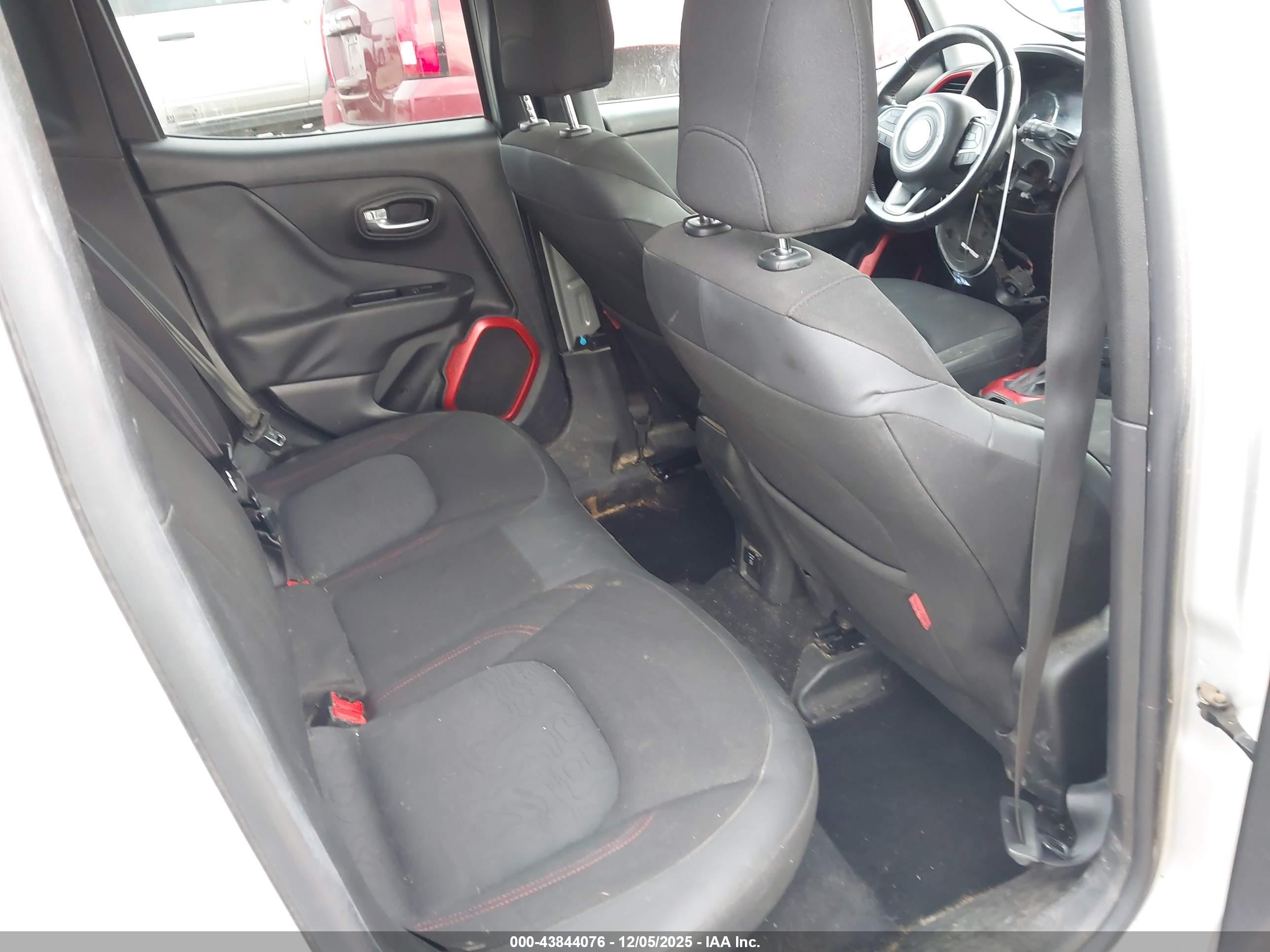 JEEP RENEGADE image 8