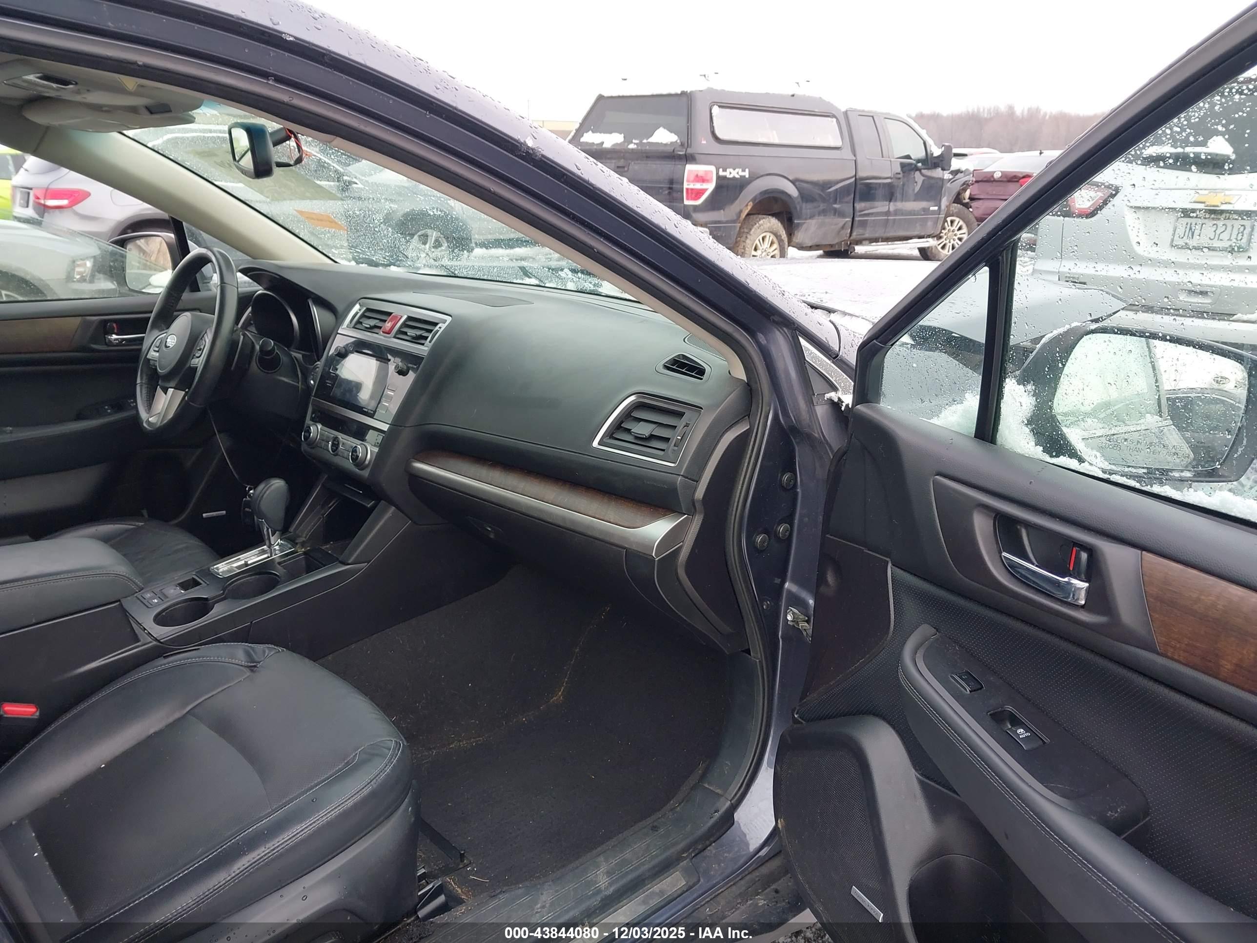 SUBARU OUTBACK image 5