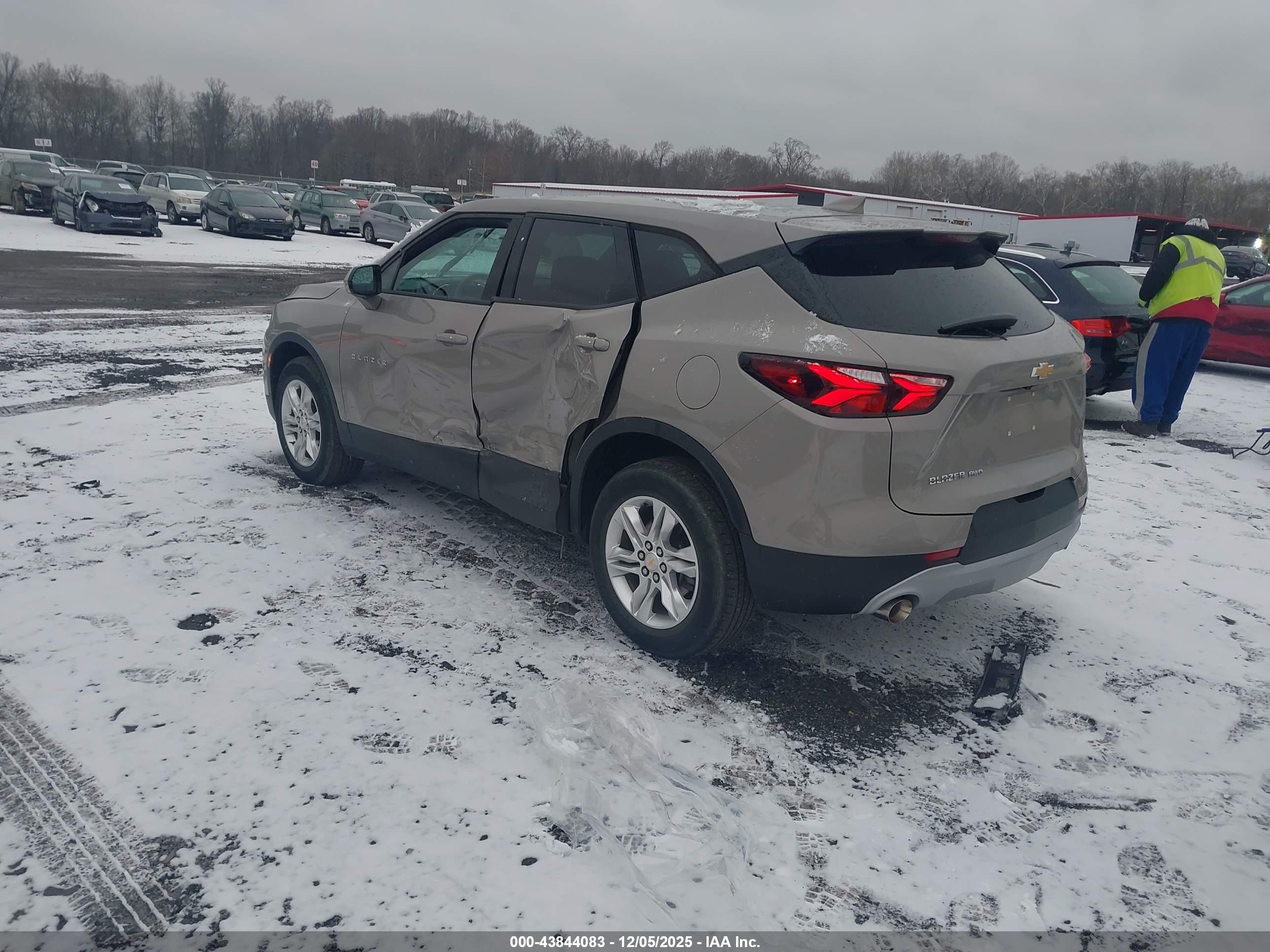 CHEVROLET BLAZER image 3