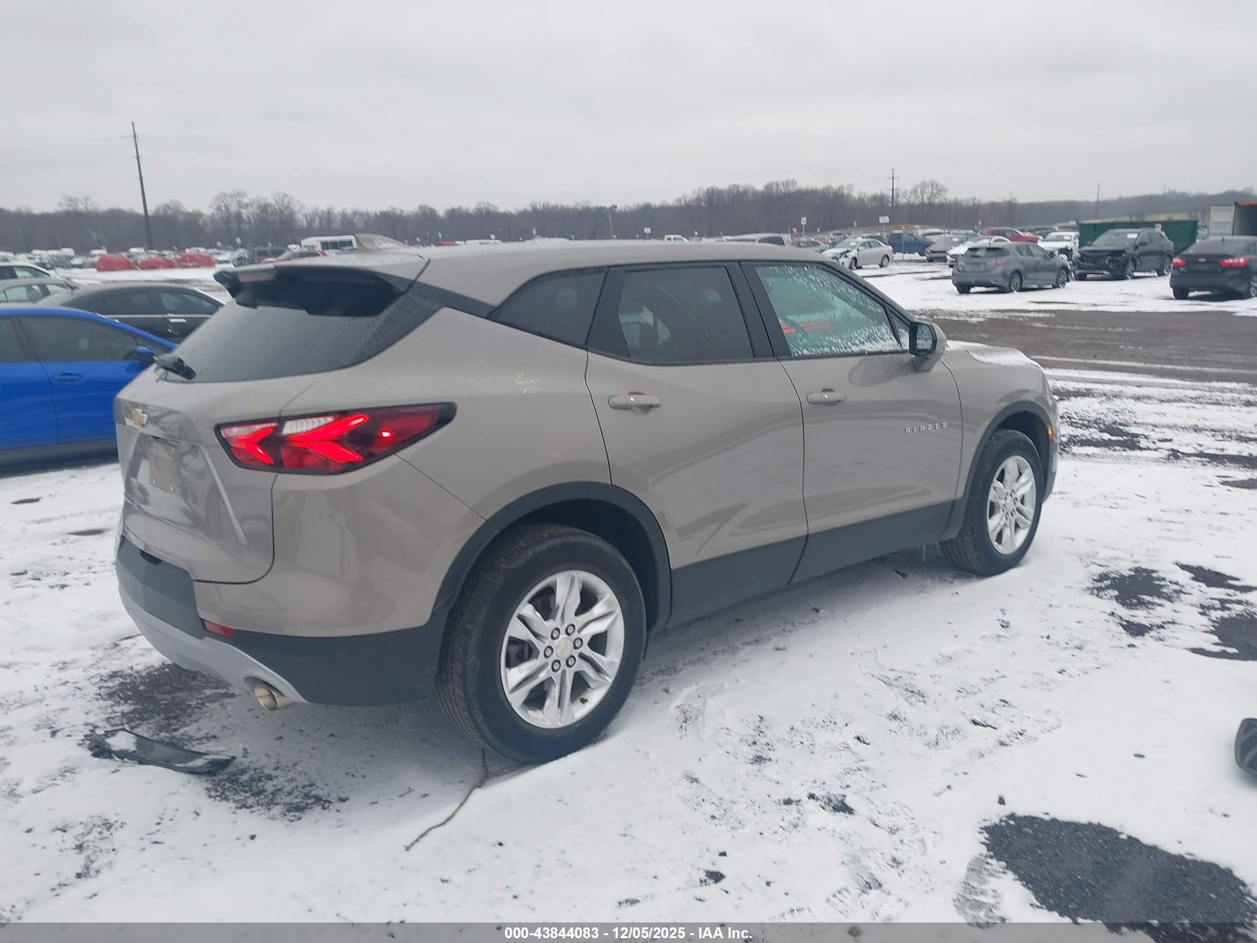 CHEVROLET BLAZER image 4