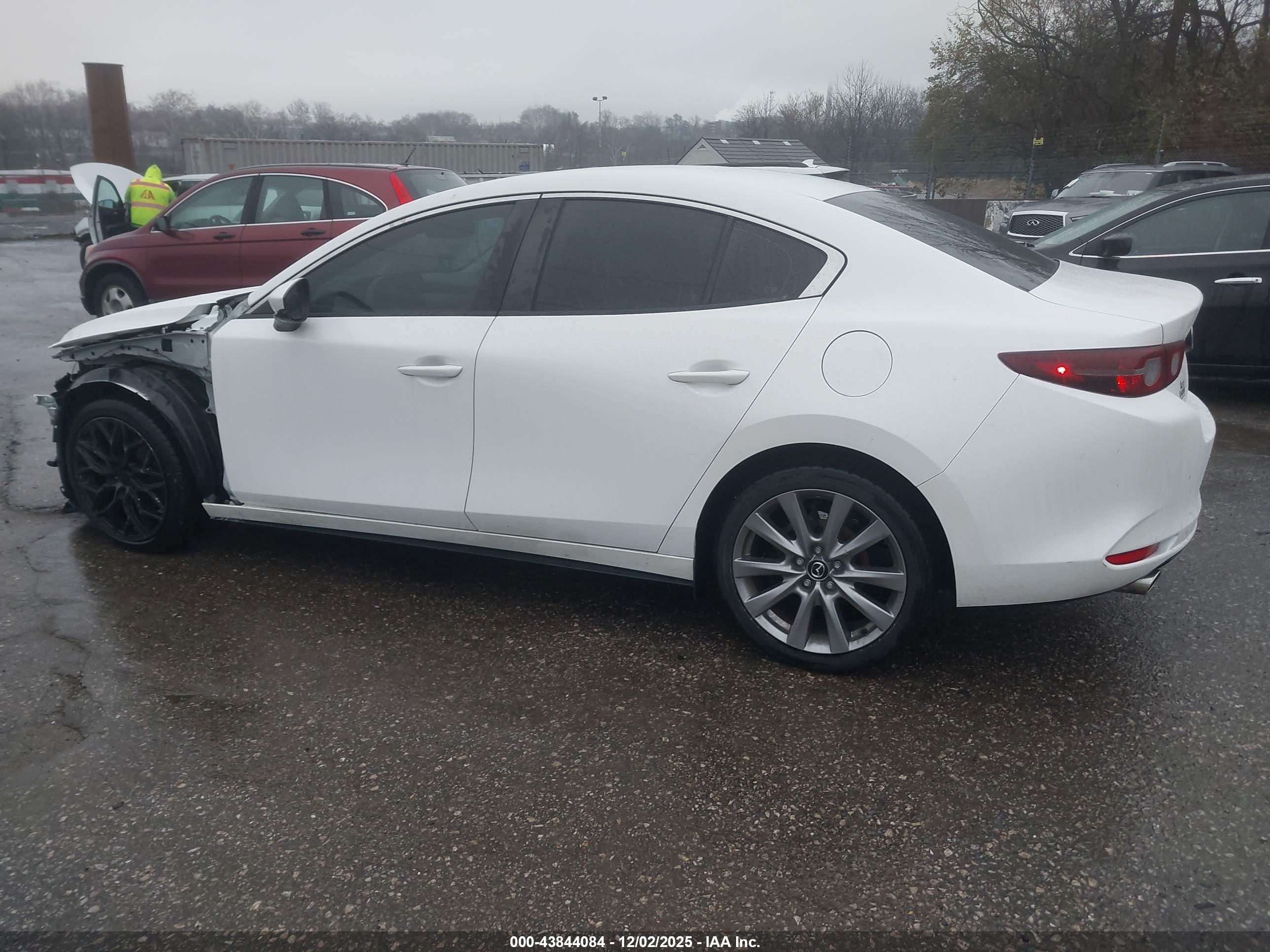 MAZDA MAZDA3 image 3