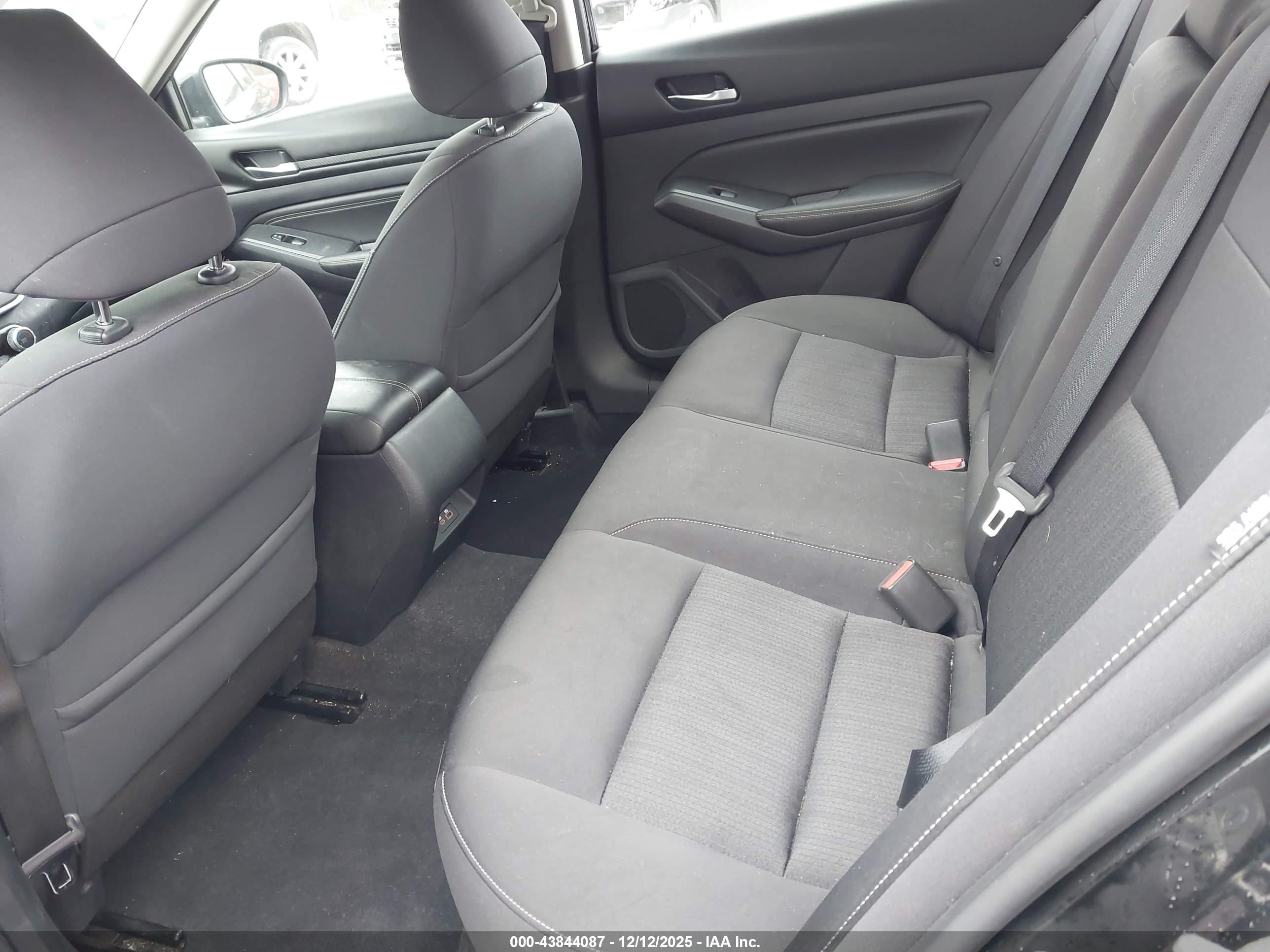 NISSAN ALTIMA image 8