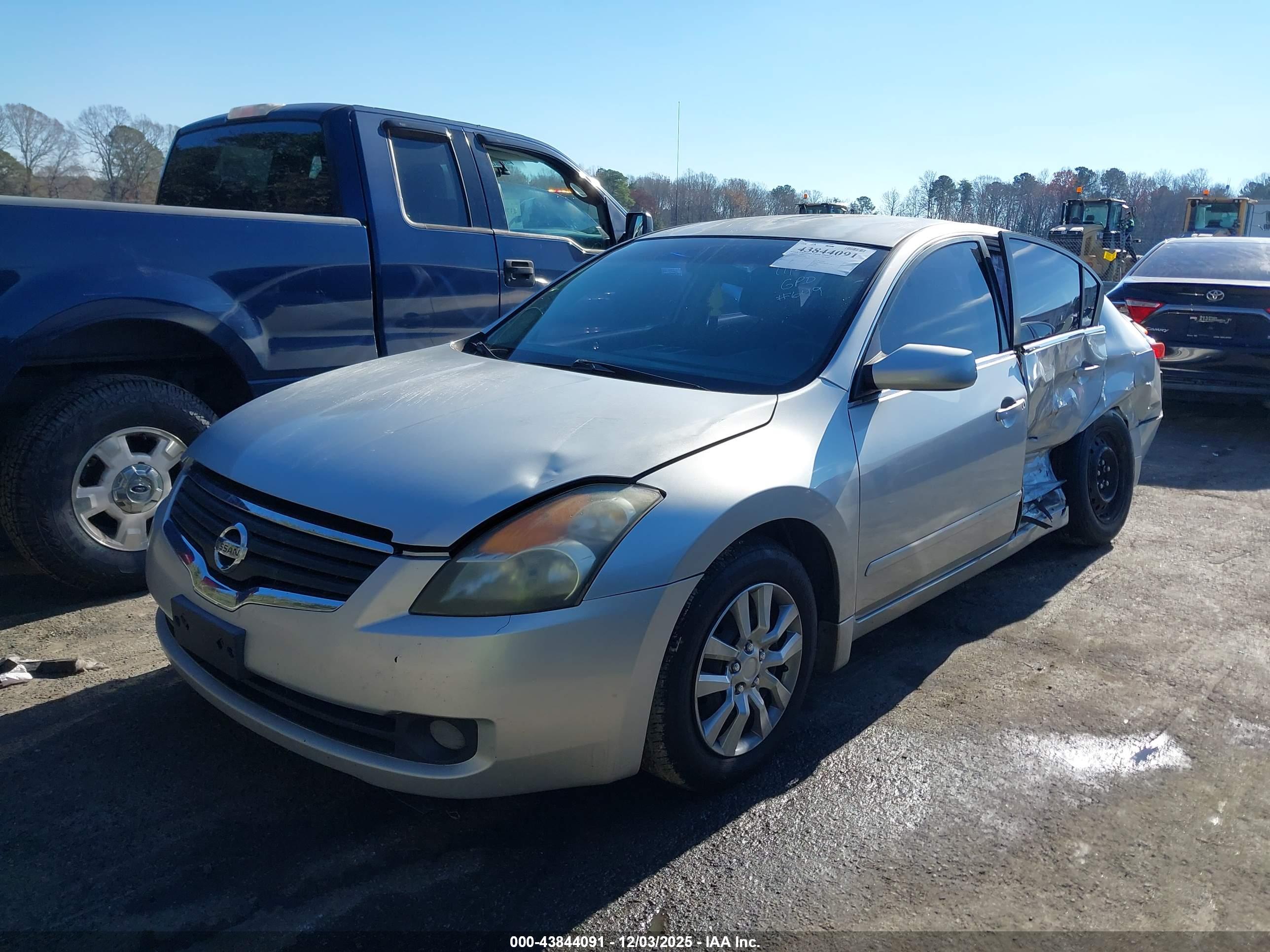 NISSAN ALTIMA image 2