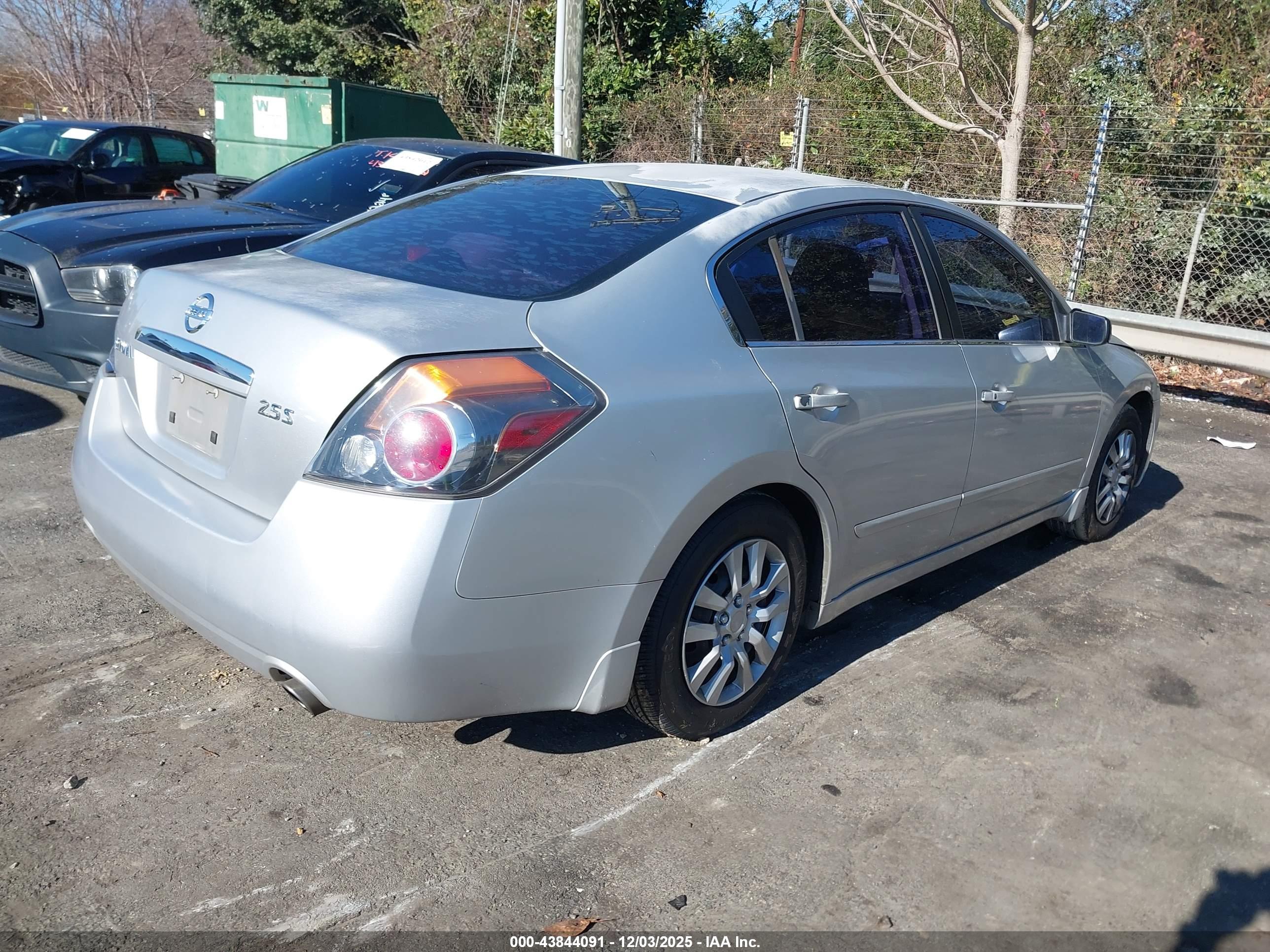 NISSAN ALTIMA image 4