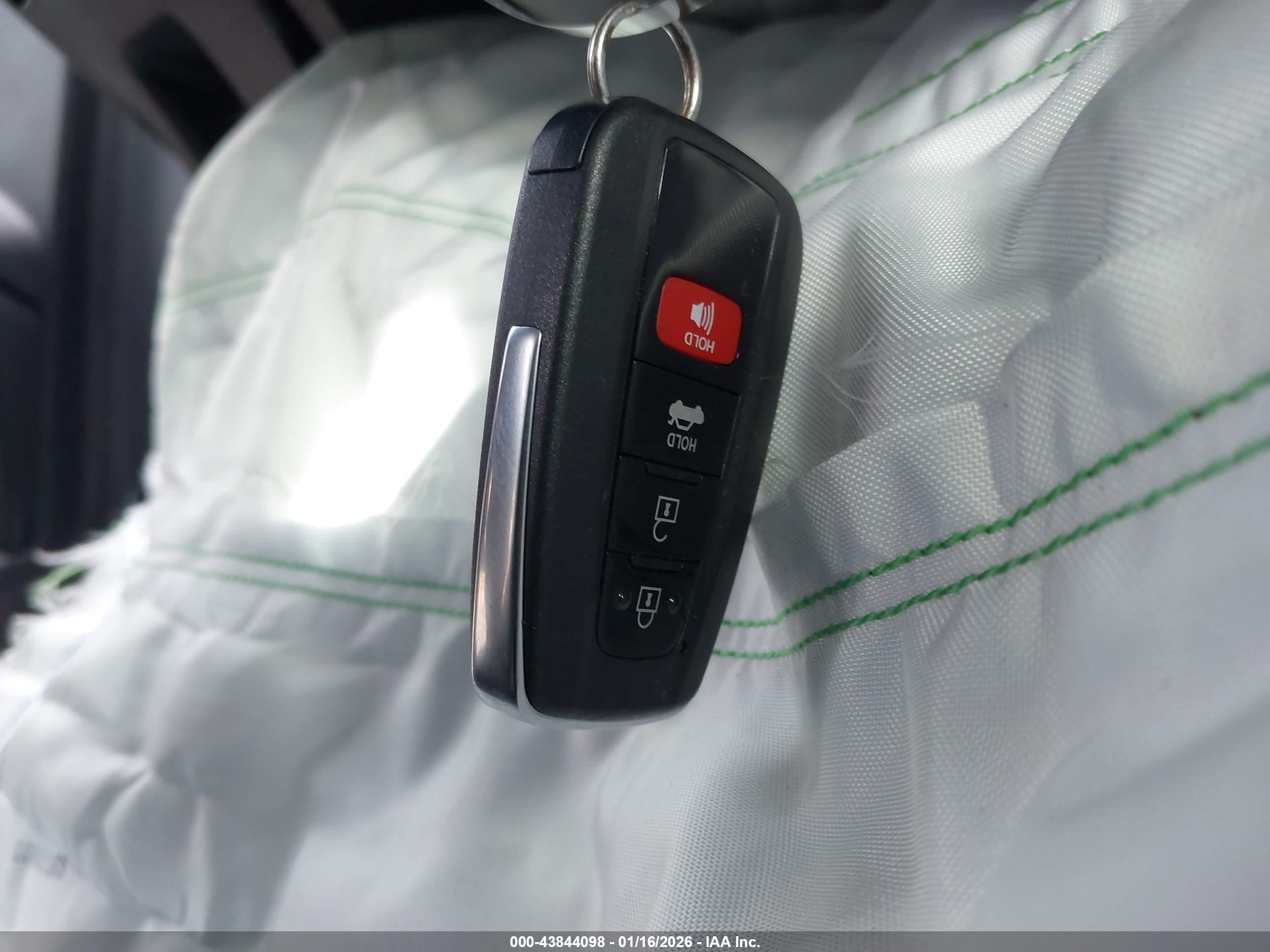 TOYOTA CAMRY image 11