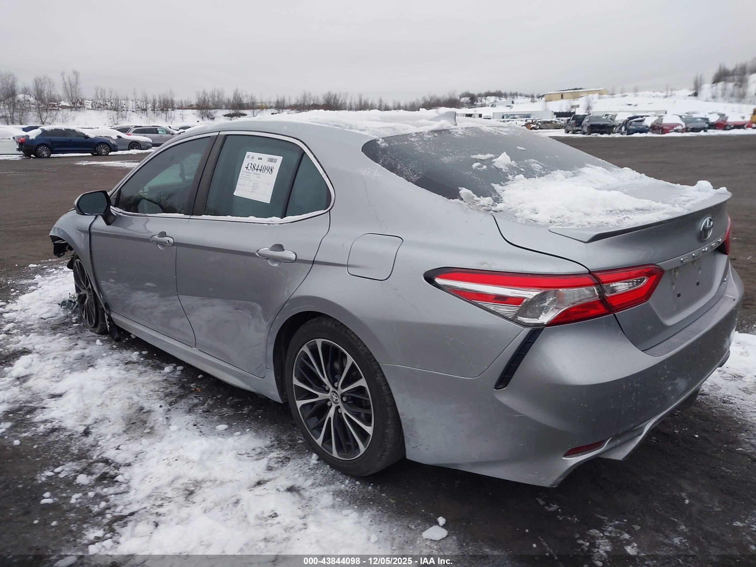 TOYOTA CAMRY image 3
