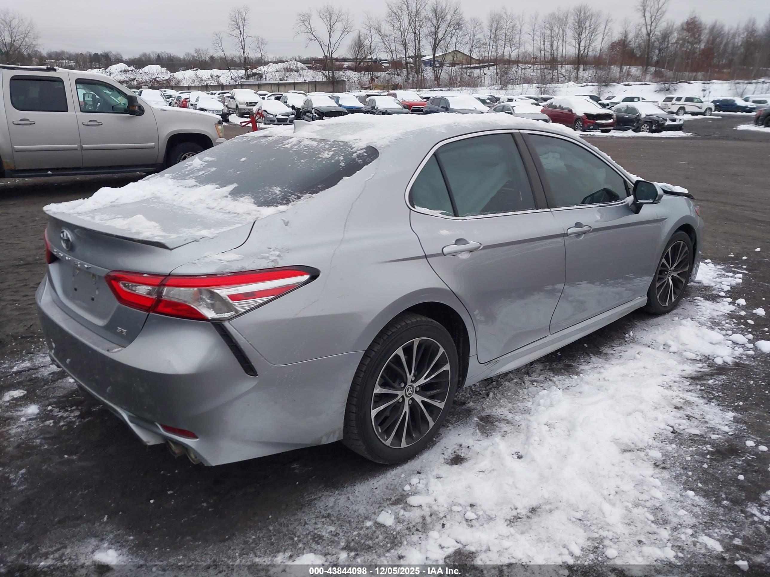 TOYOTA CAMRY image 4
