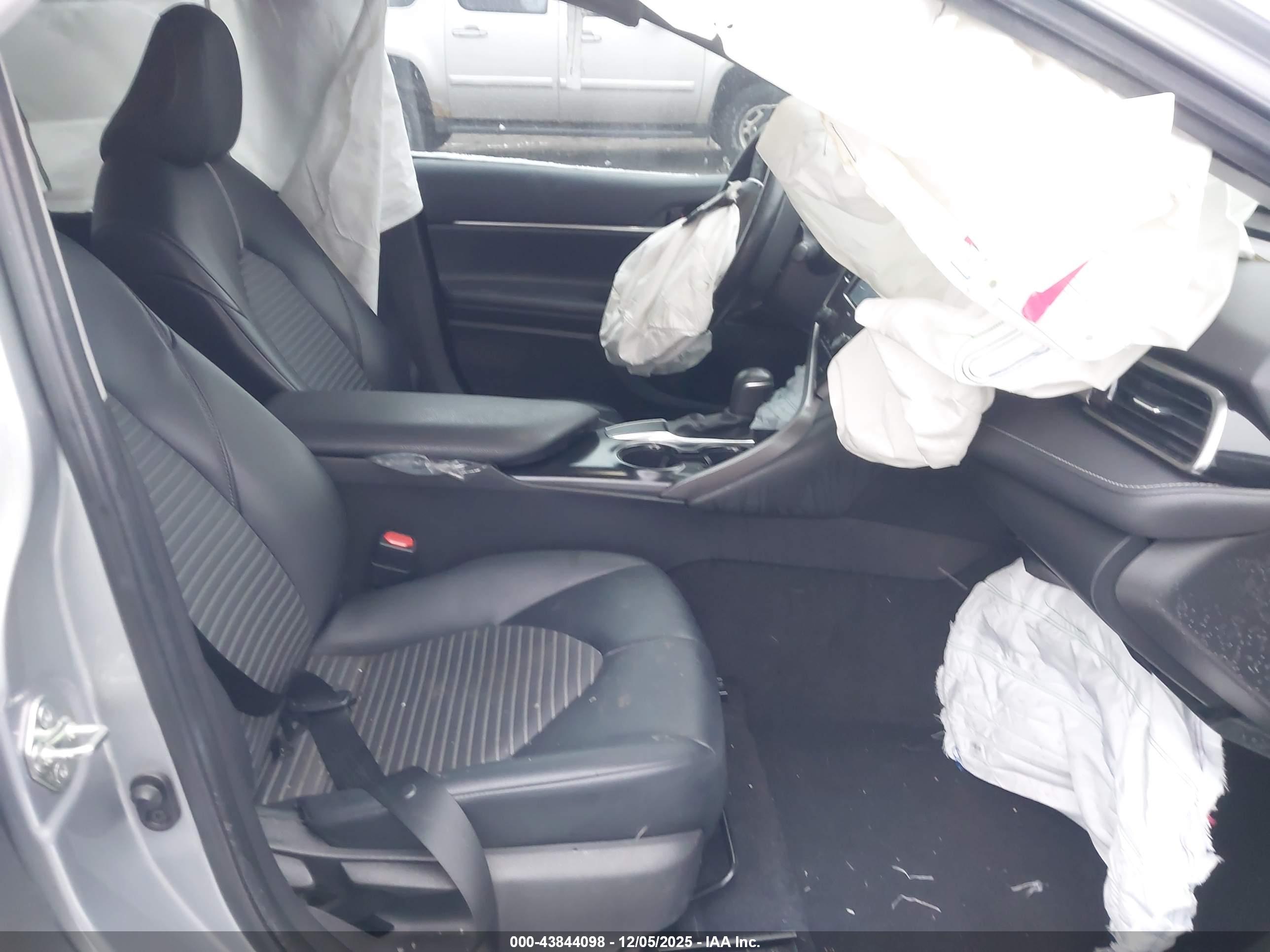 TOYOTA CAMRY image 5