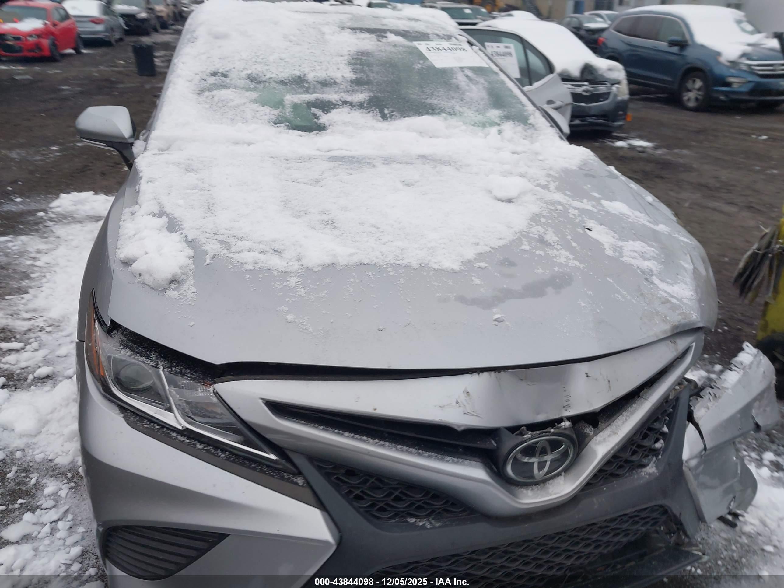 TOYOTA CAMRY image 6