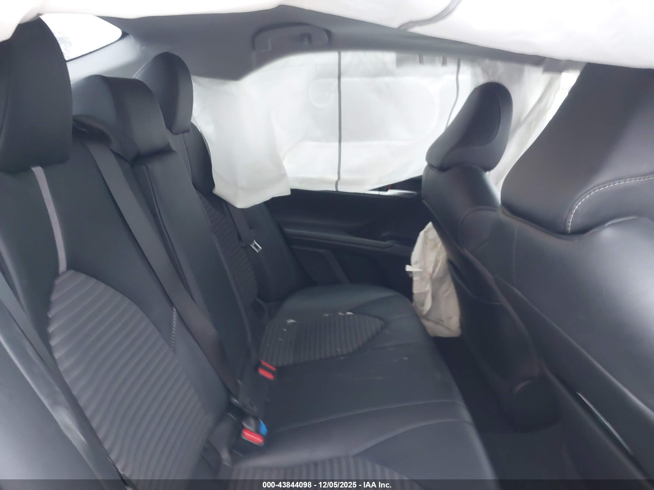 TOYOTA CAMRY image 8