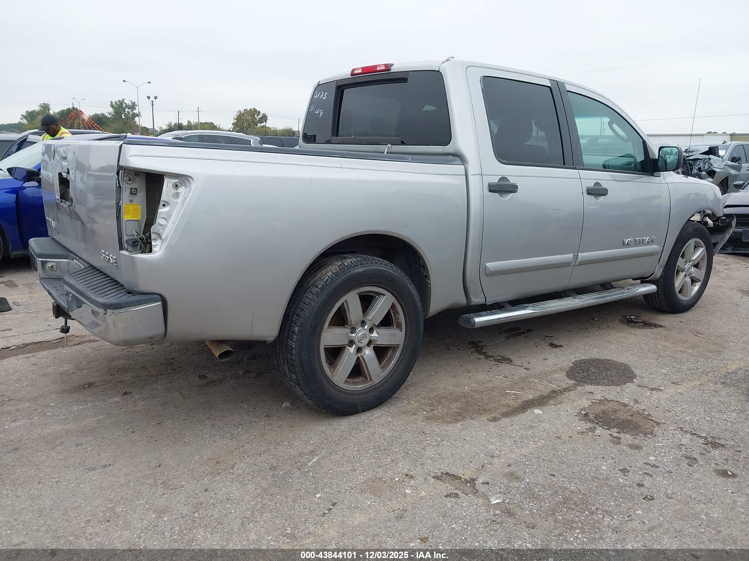 NISSAN TITAN image 4