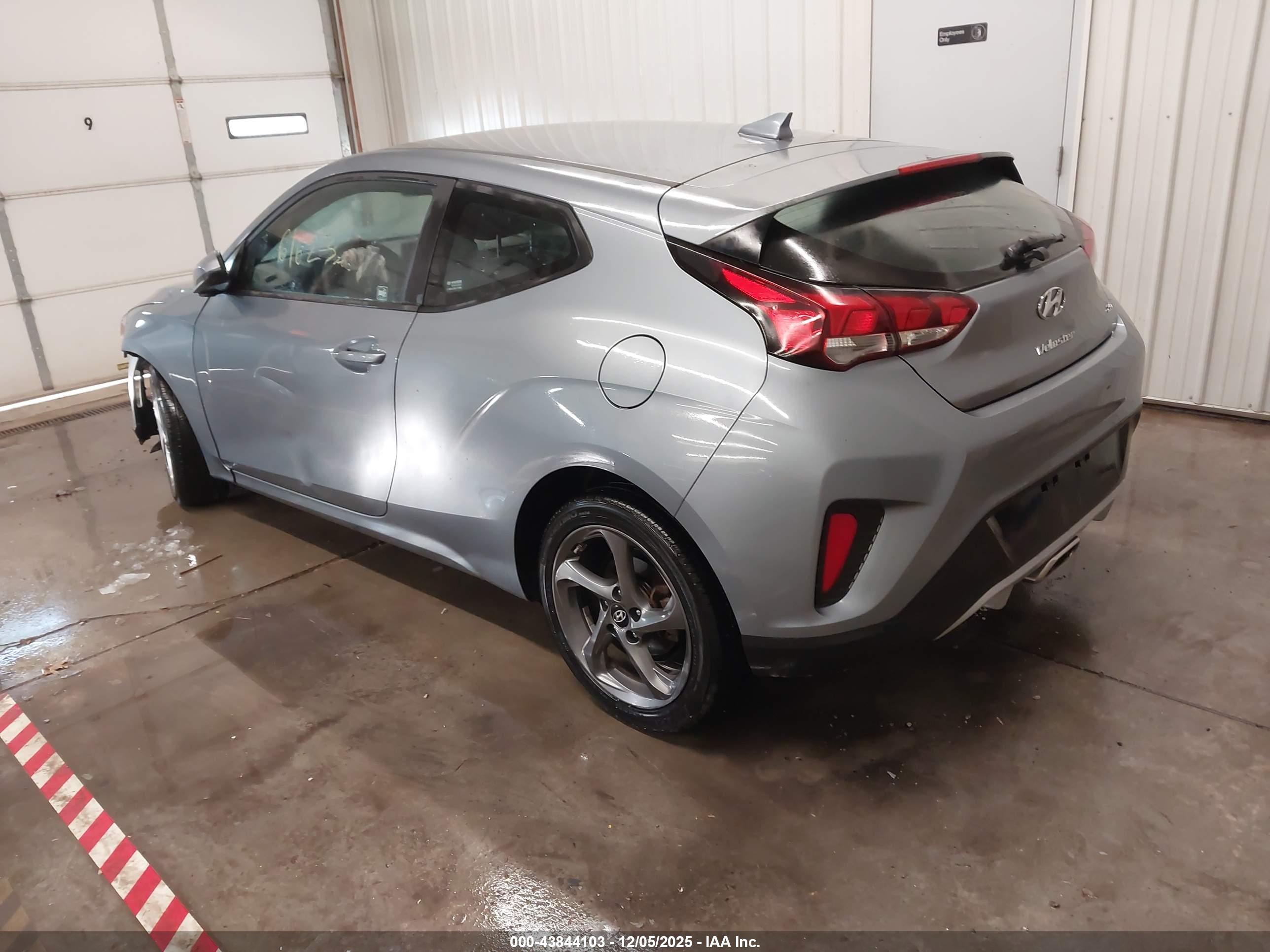 HYUNDAI VELOSTER image 3