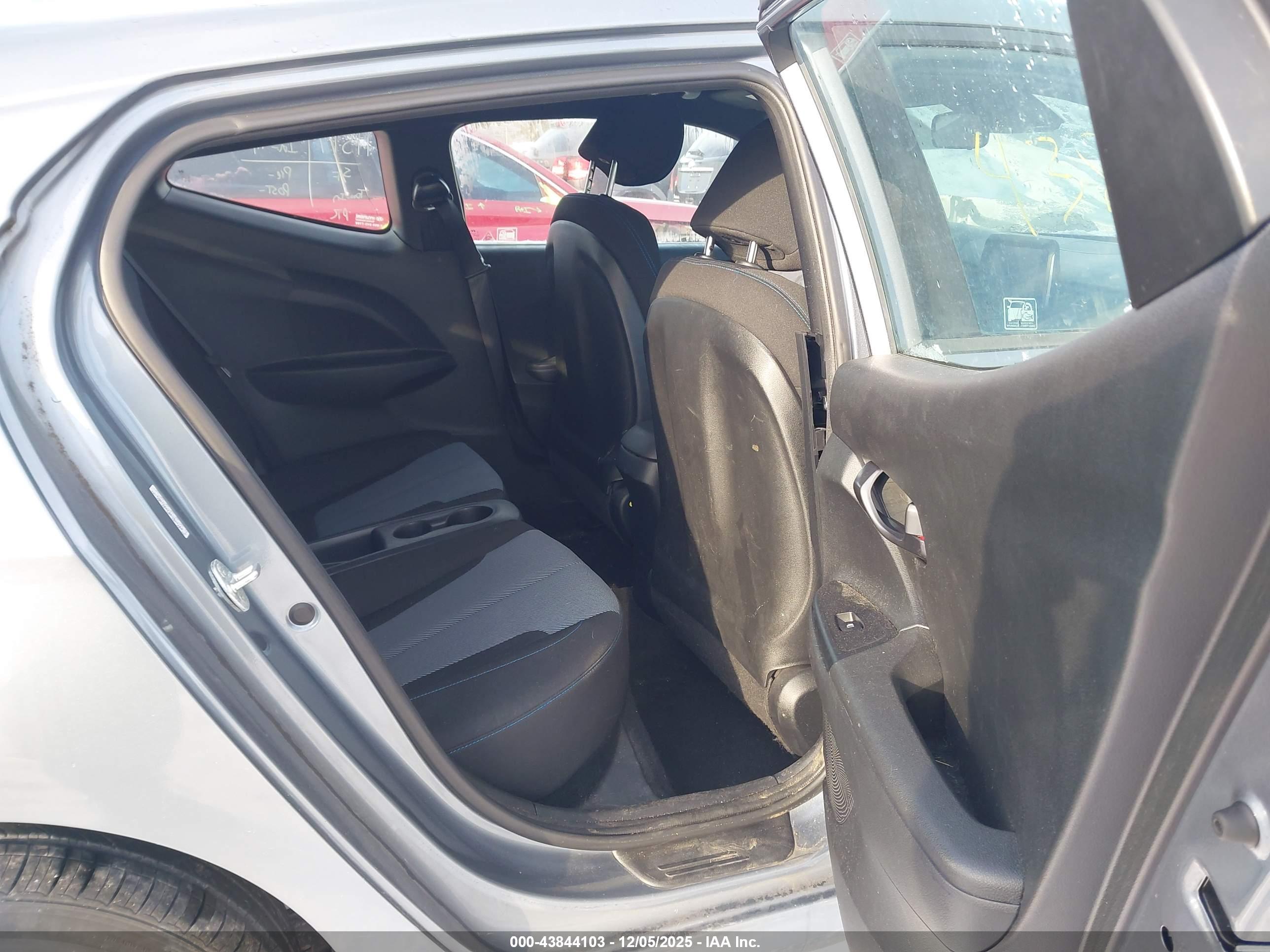 HYUNDAI VELOSTER image 8