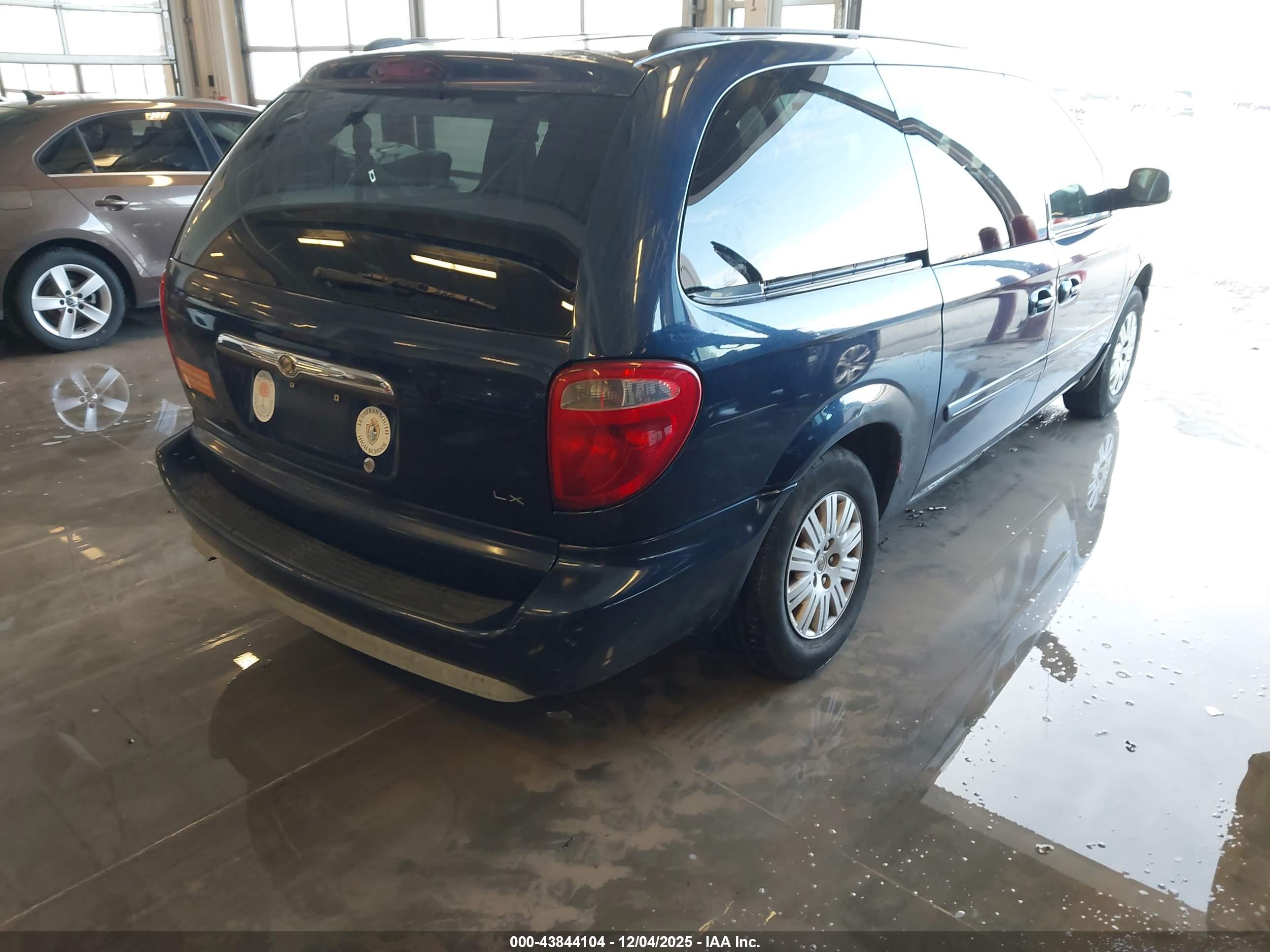 CHRYSLER TOWN image 4