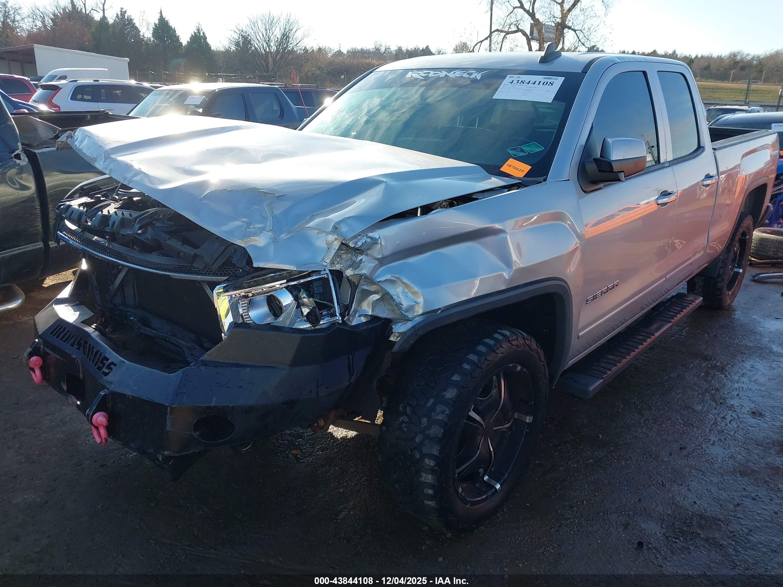 GMC SIERRA image 2