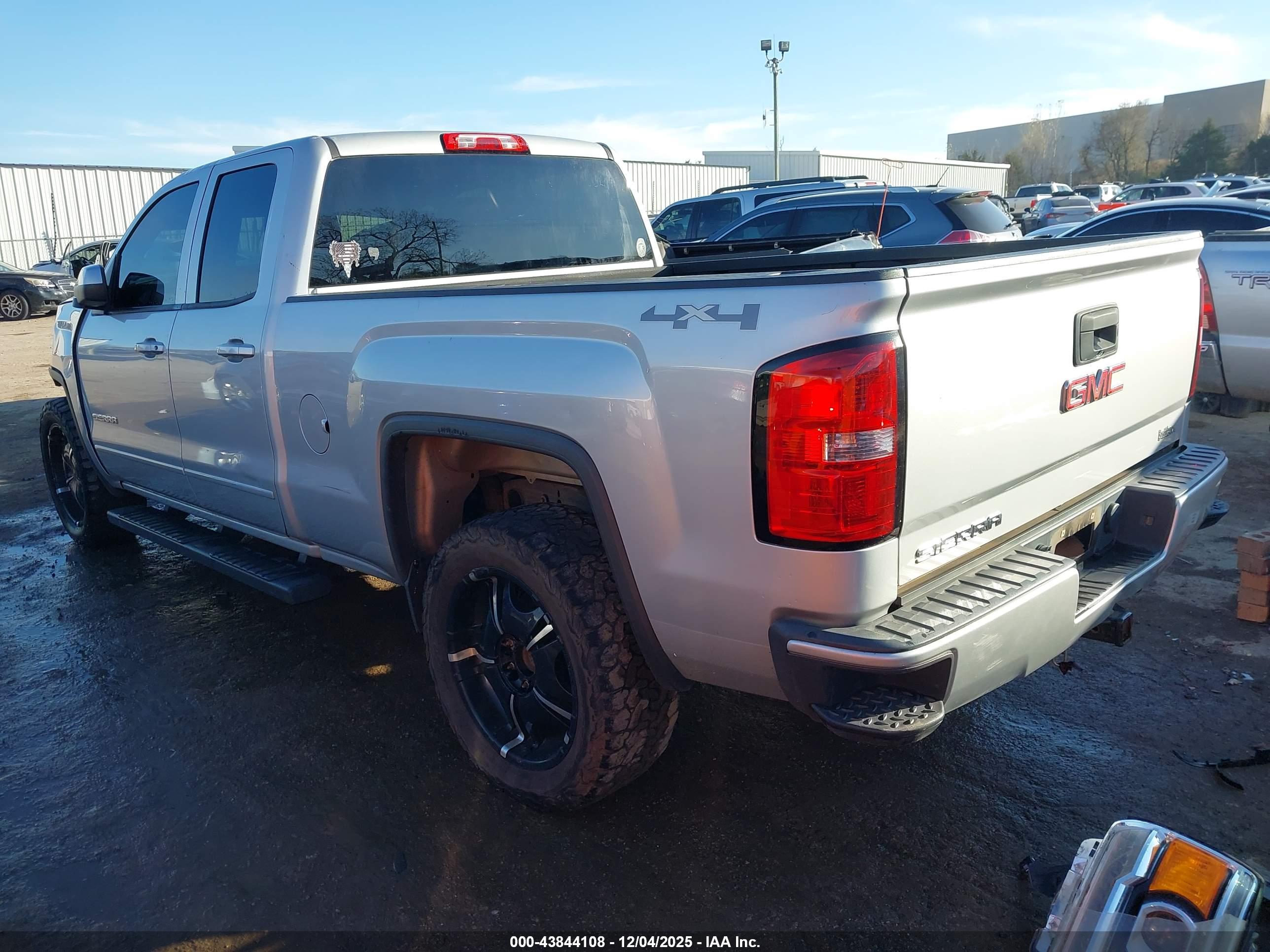 GMC SIERRA image 3