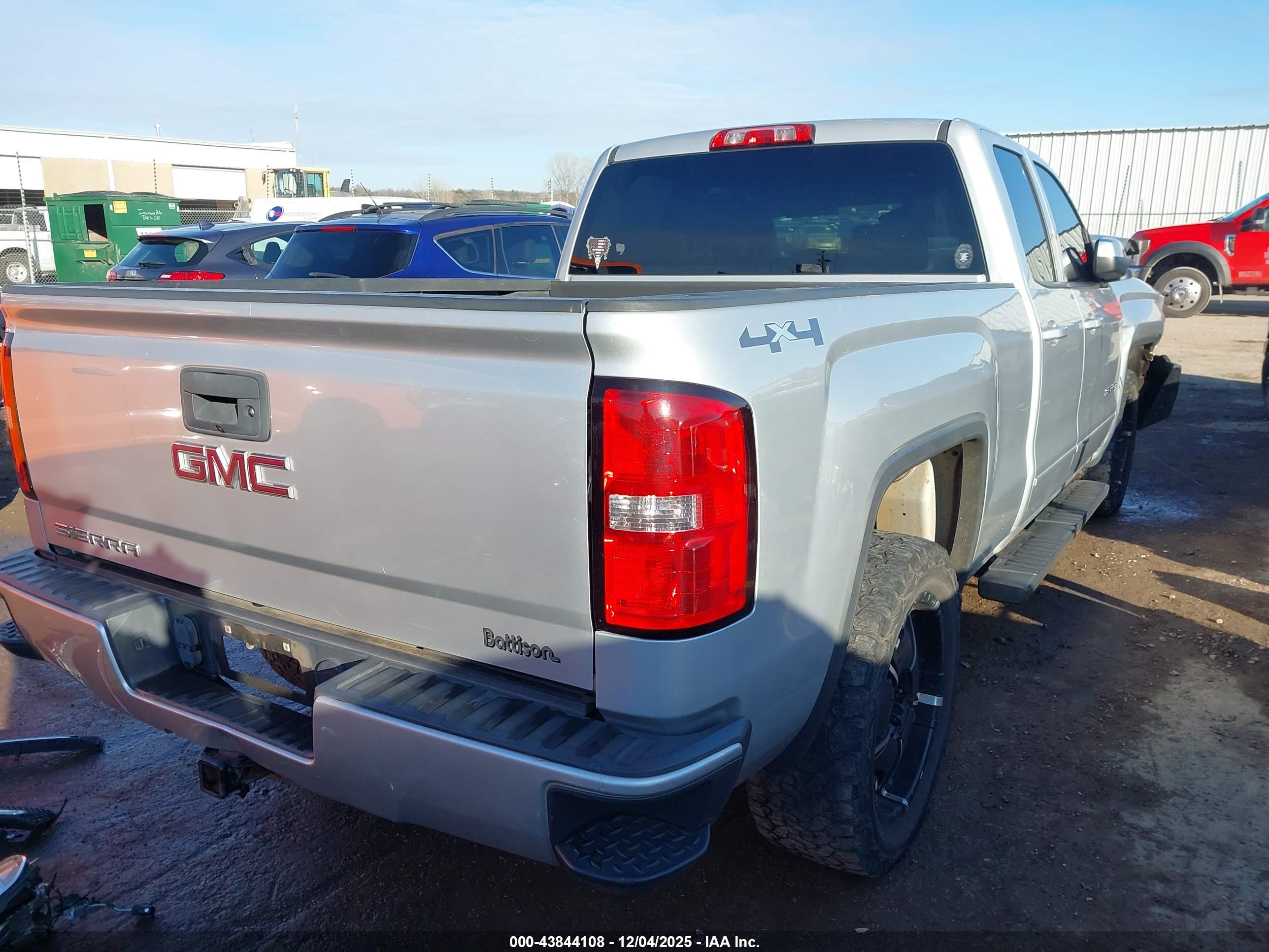 GMC SIERRA image 4