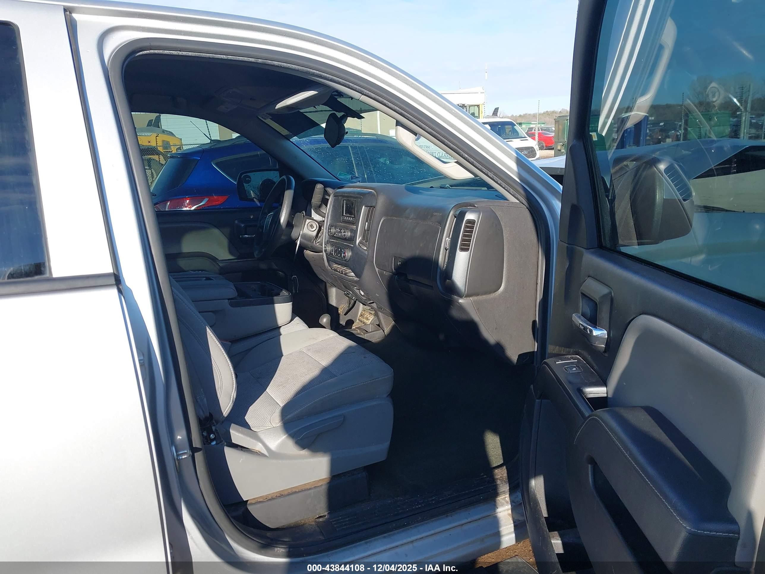 GMC SIERRA image 5