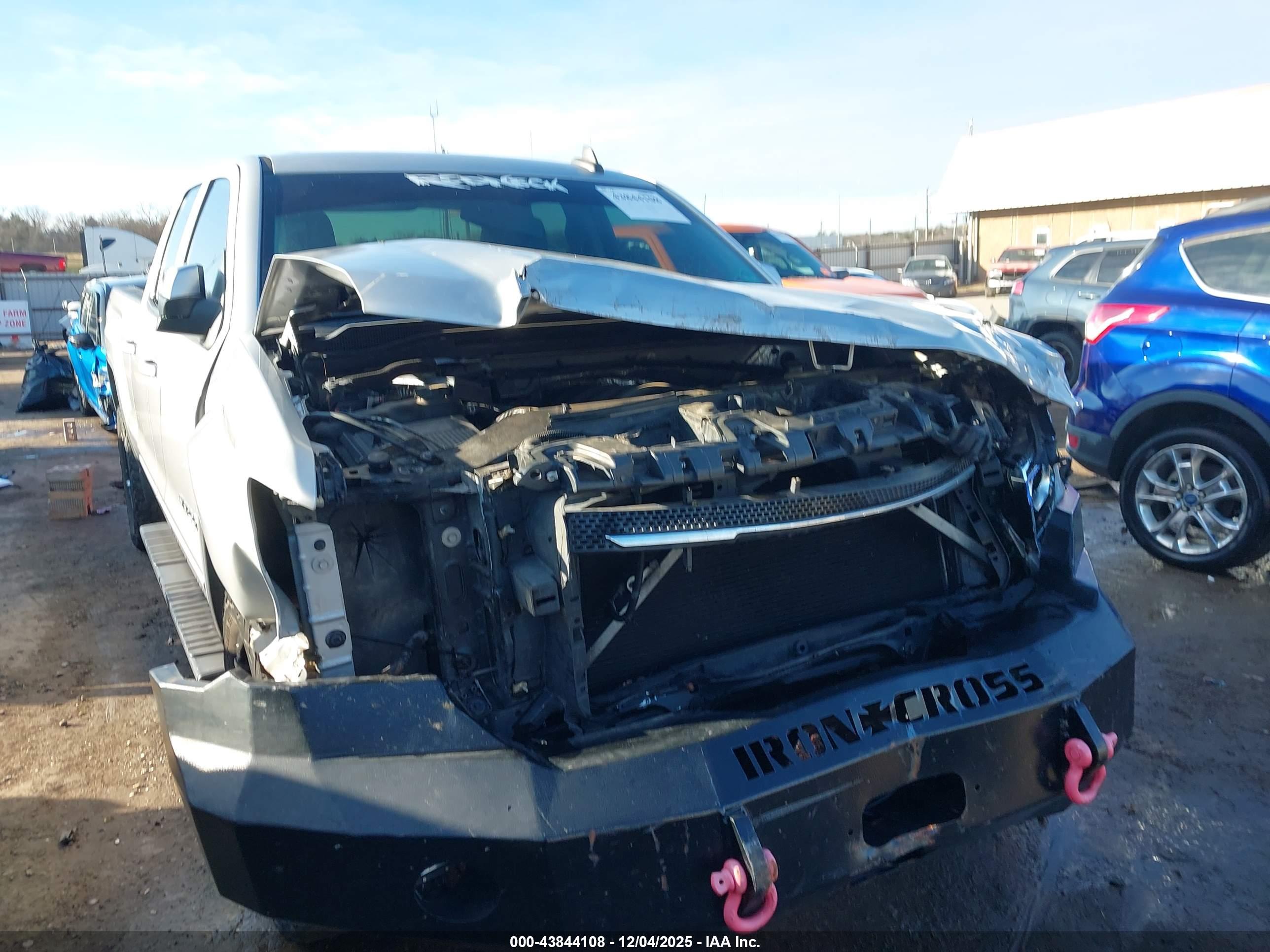 GMC SIERRA image 6