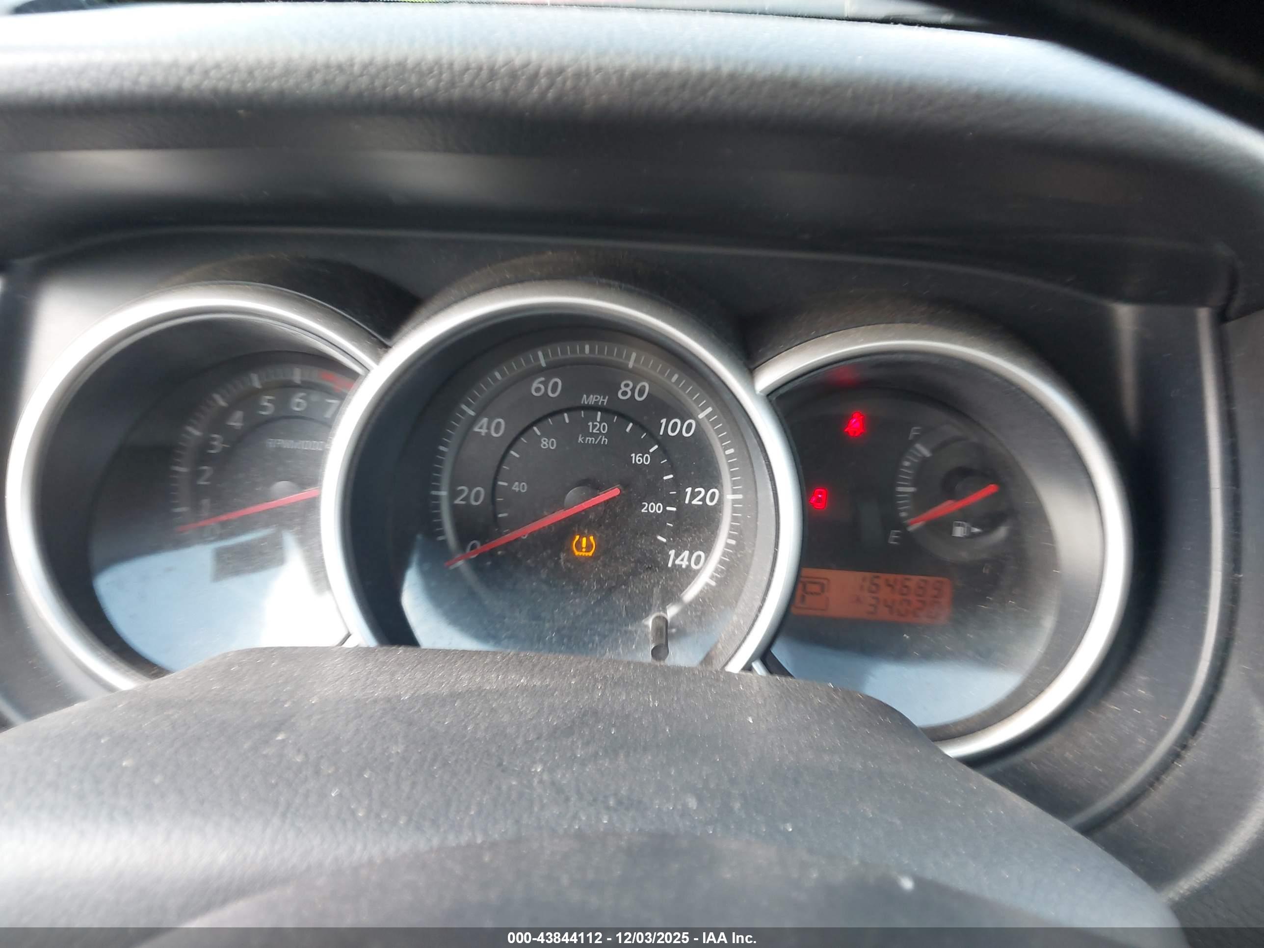 NISSAN VERSA image 7