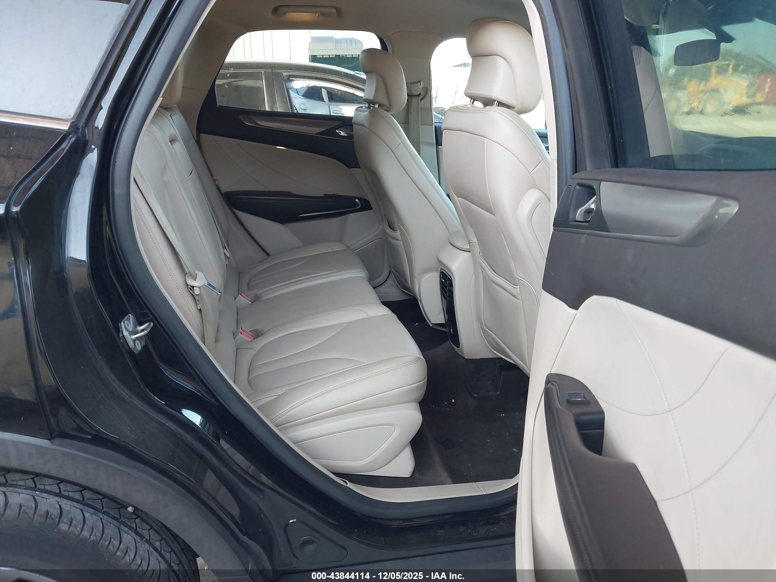 LINCOLN MKC image 8