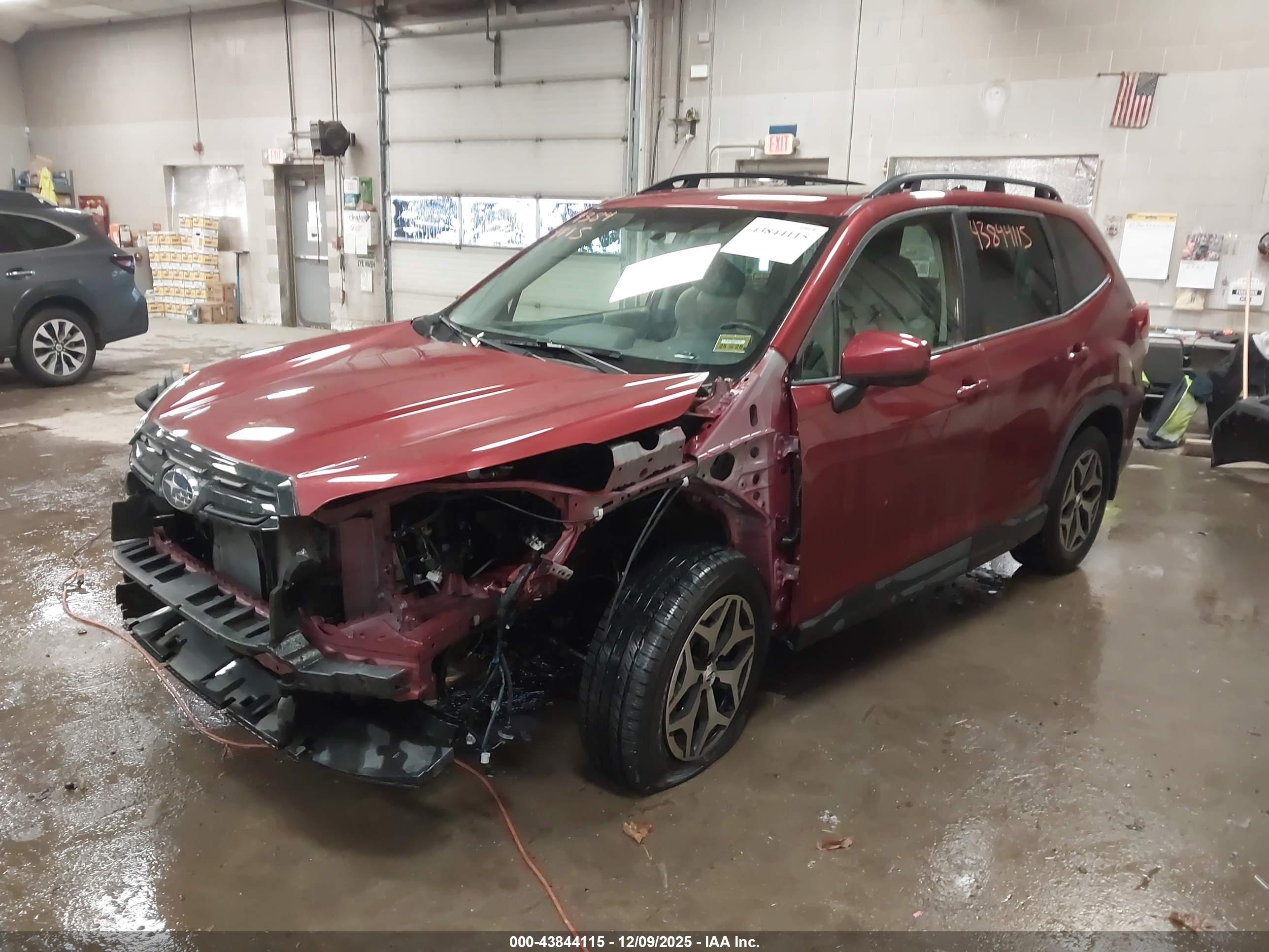 SUBARU FORESTER image 2