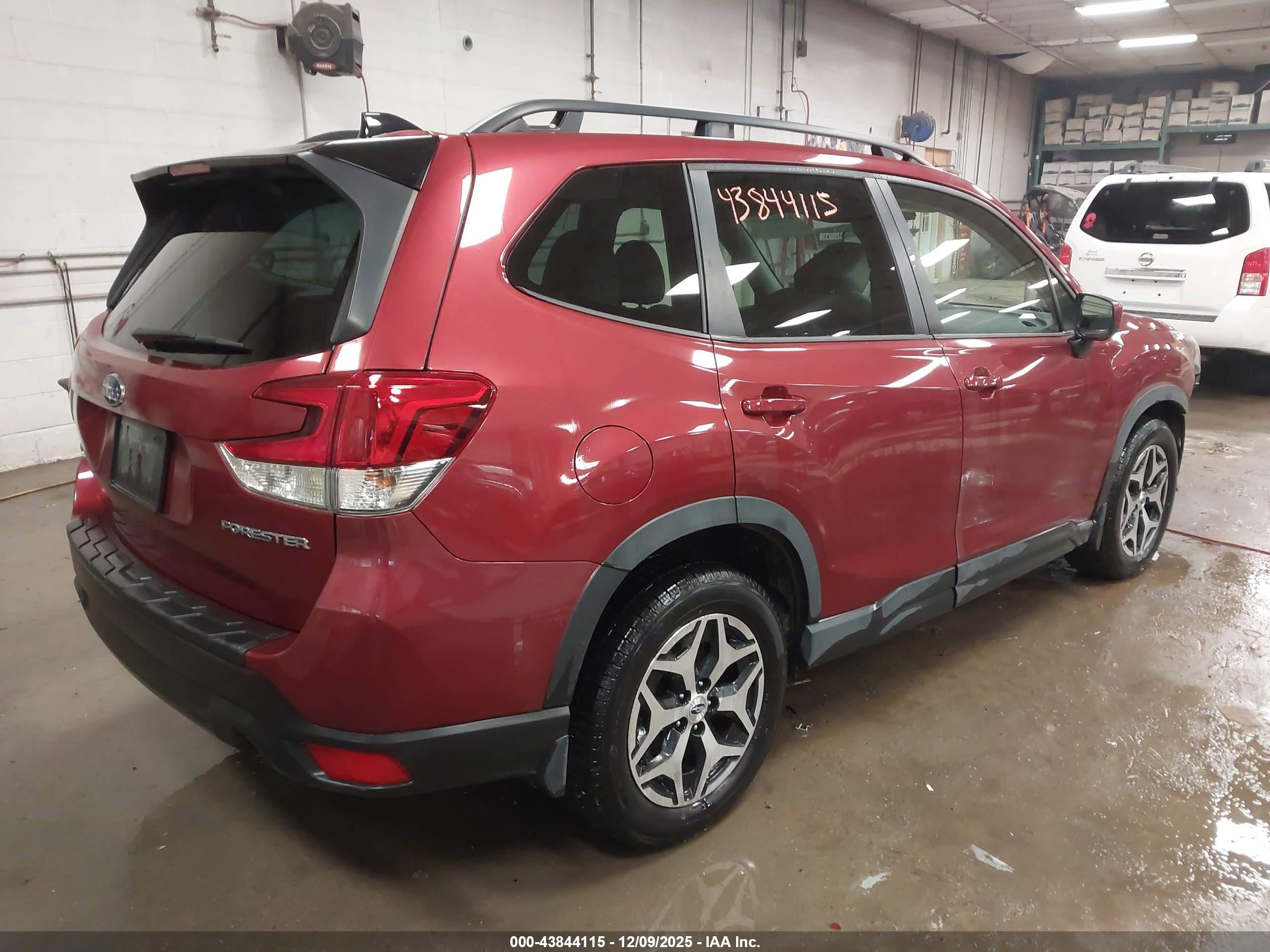 SUBARU FORESTER image 4