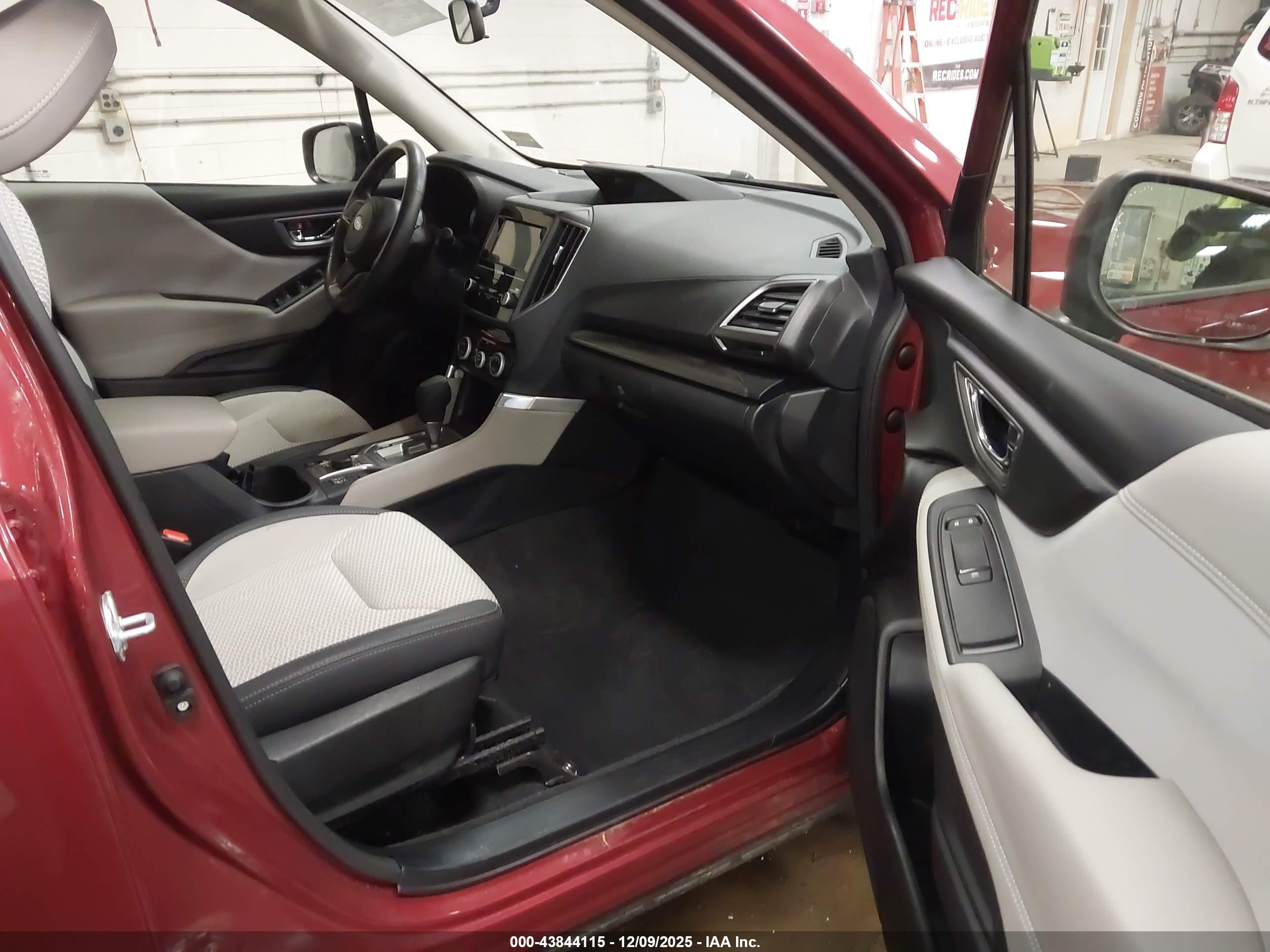 SUBARU FORESTER image 5