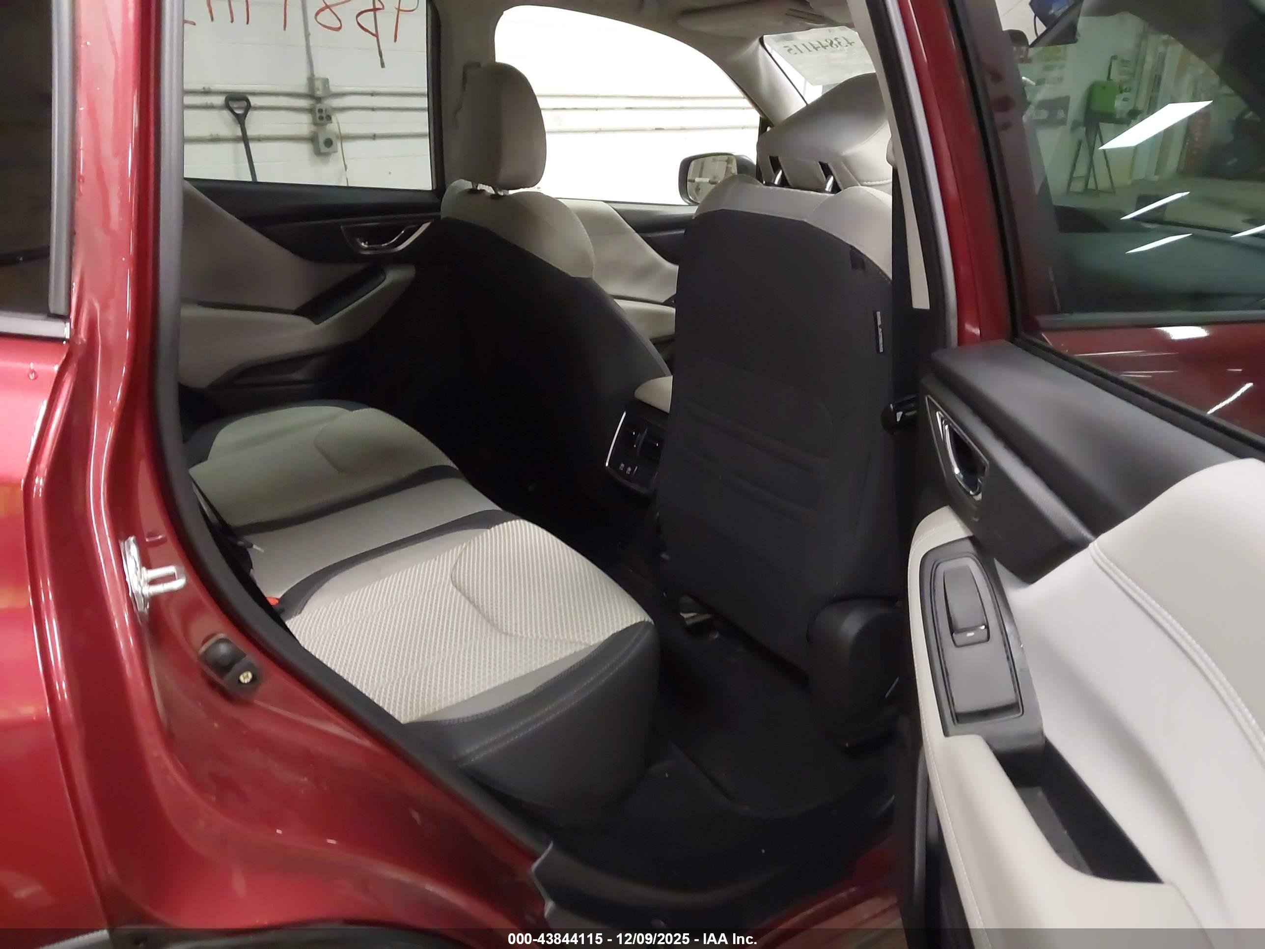 SUBARU FORESTER image 8