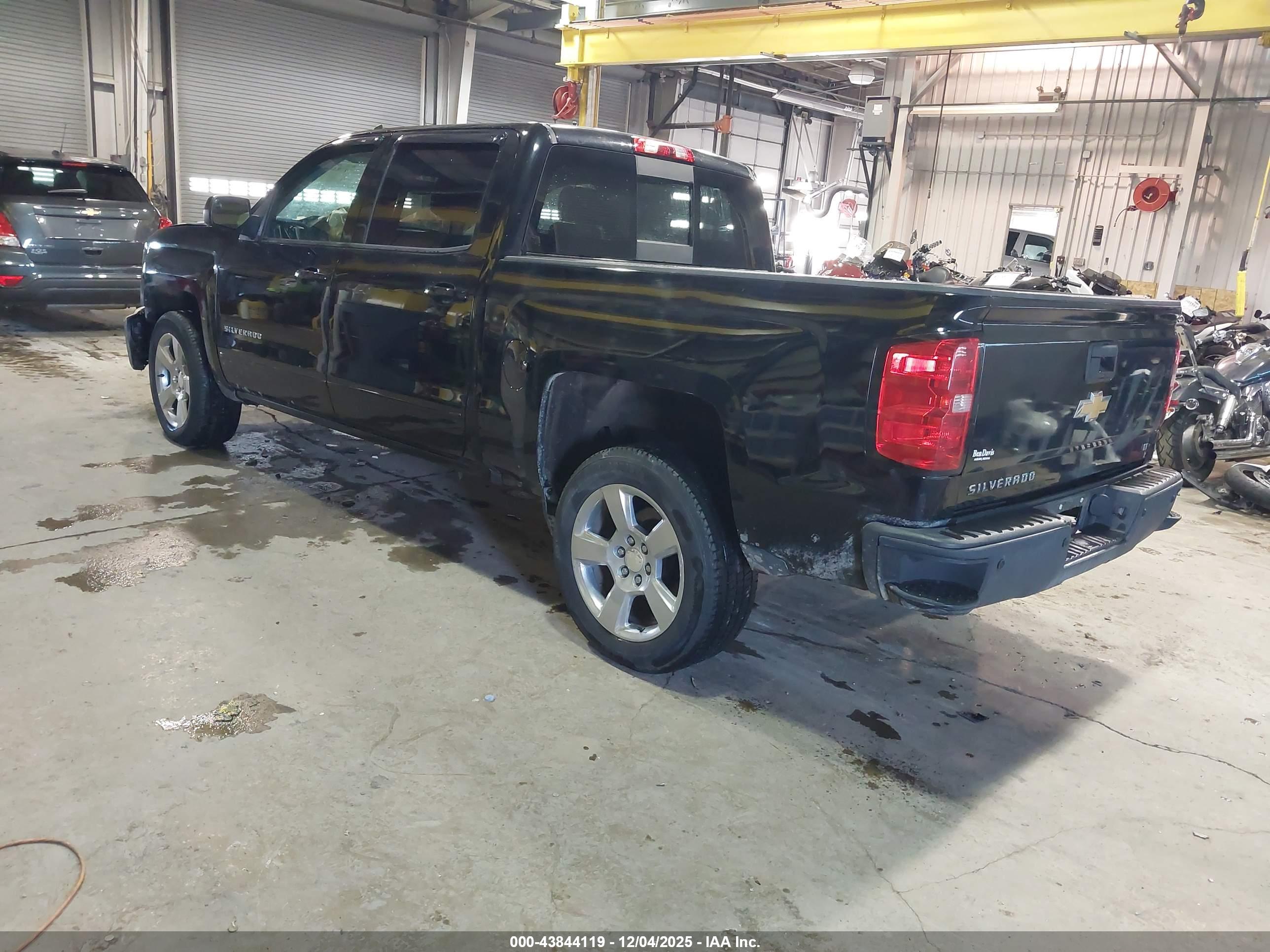 CHEVROLET SILVERADO image 3