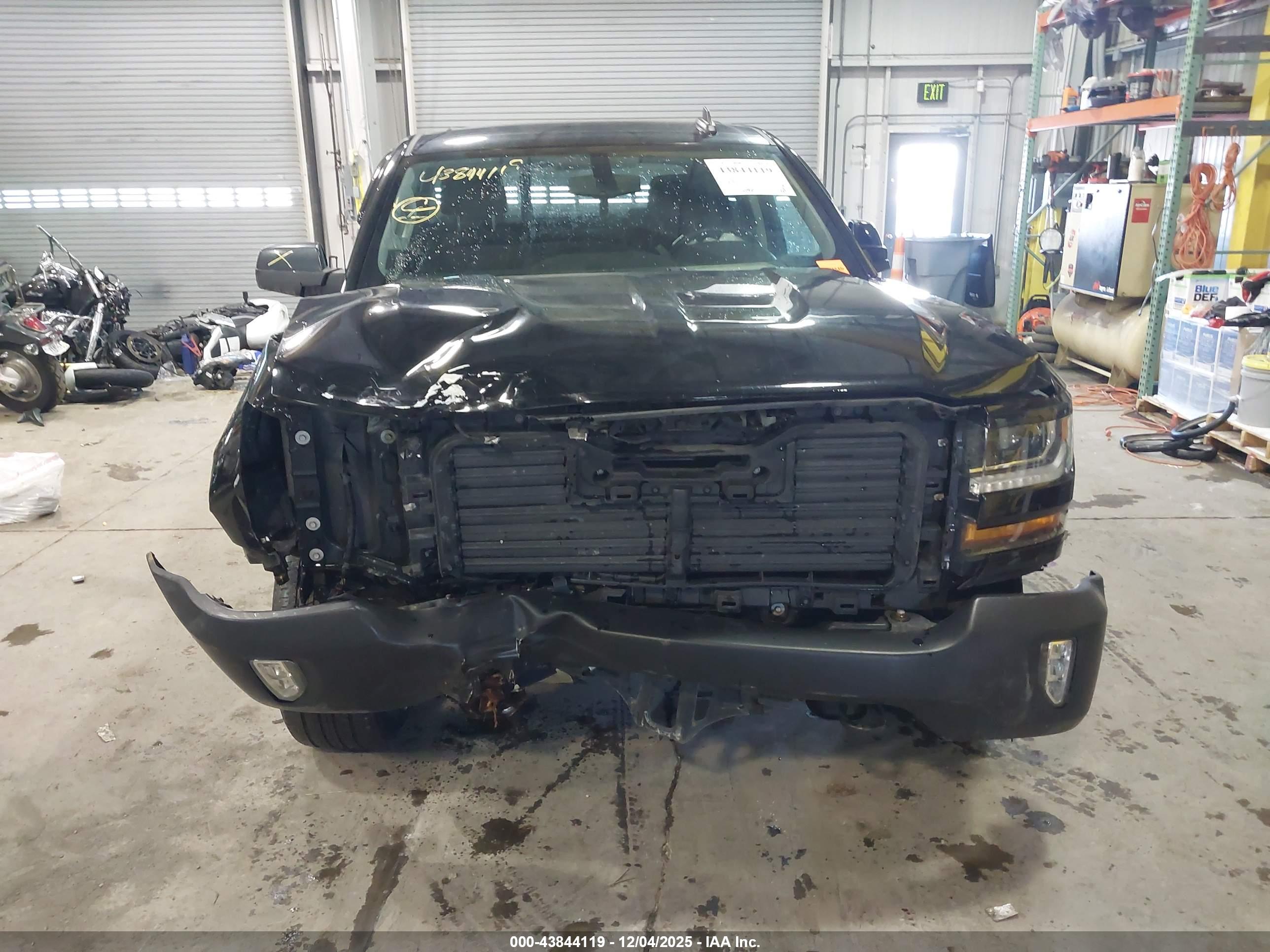 CHEVROLET SILVERADO image 6