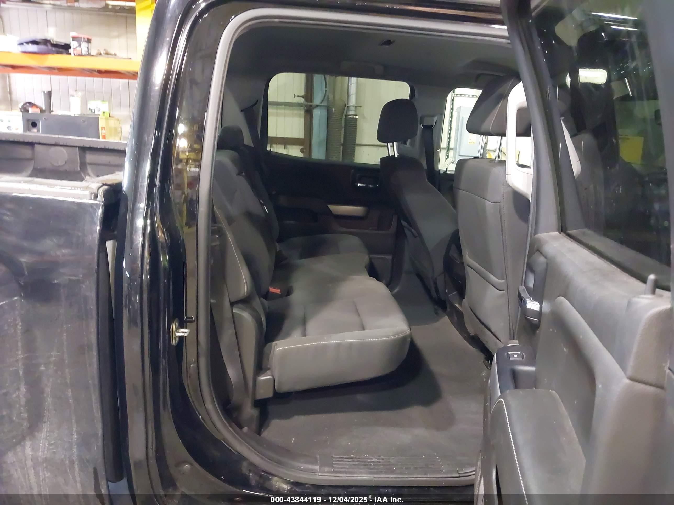 CHEVROLET SILVERADO image 8