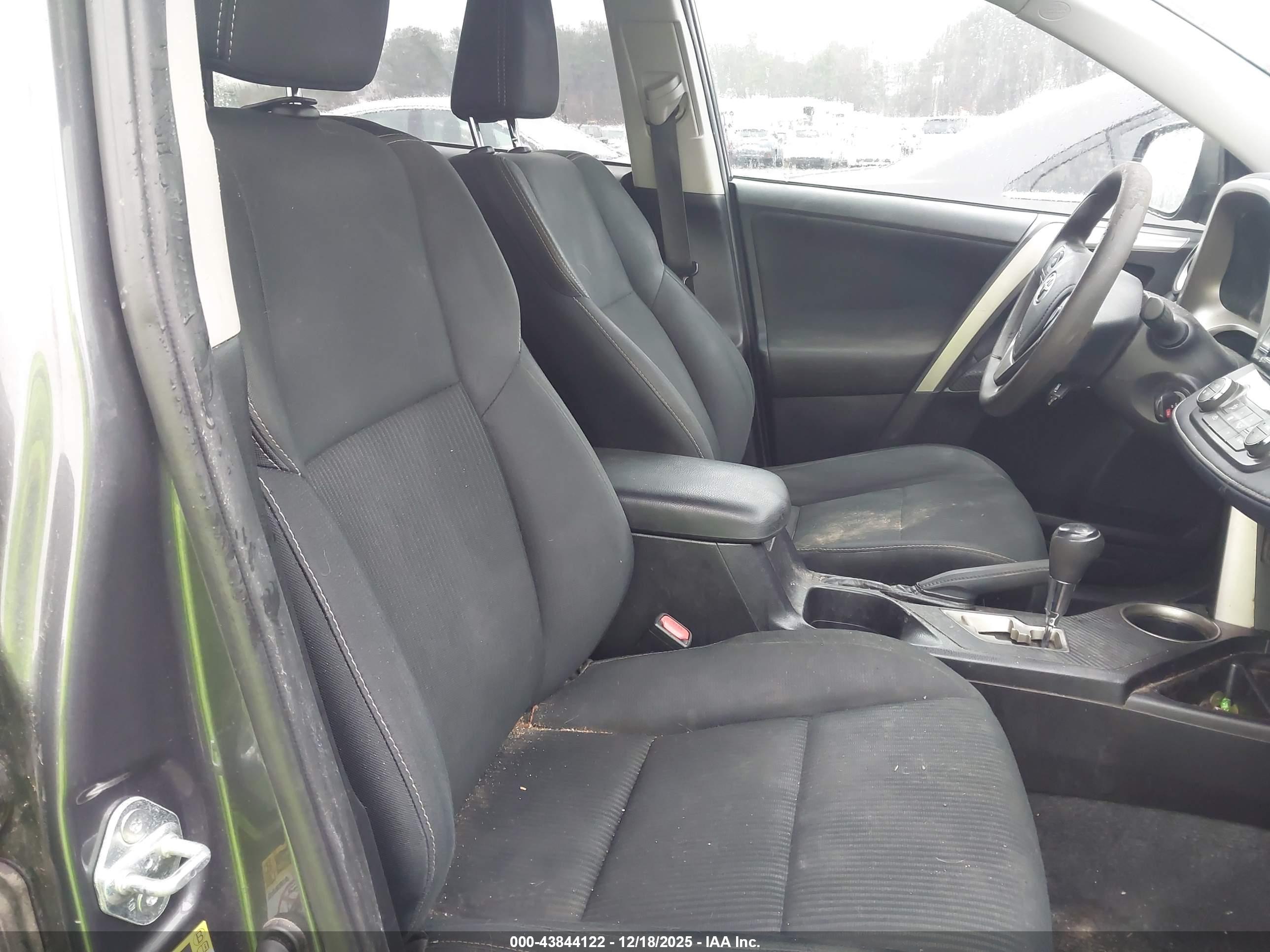 TOYOTA RAV4 image 5