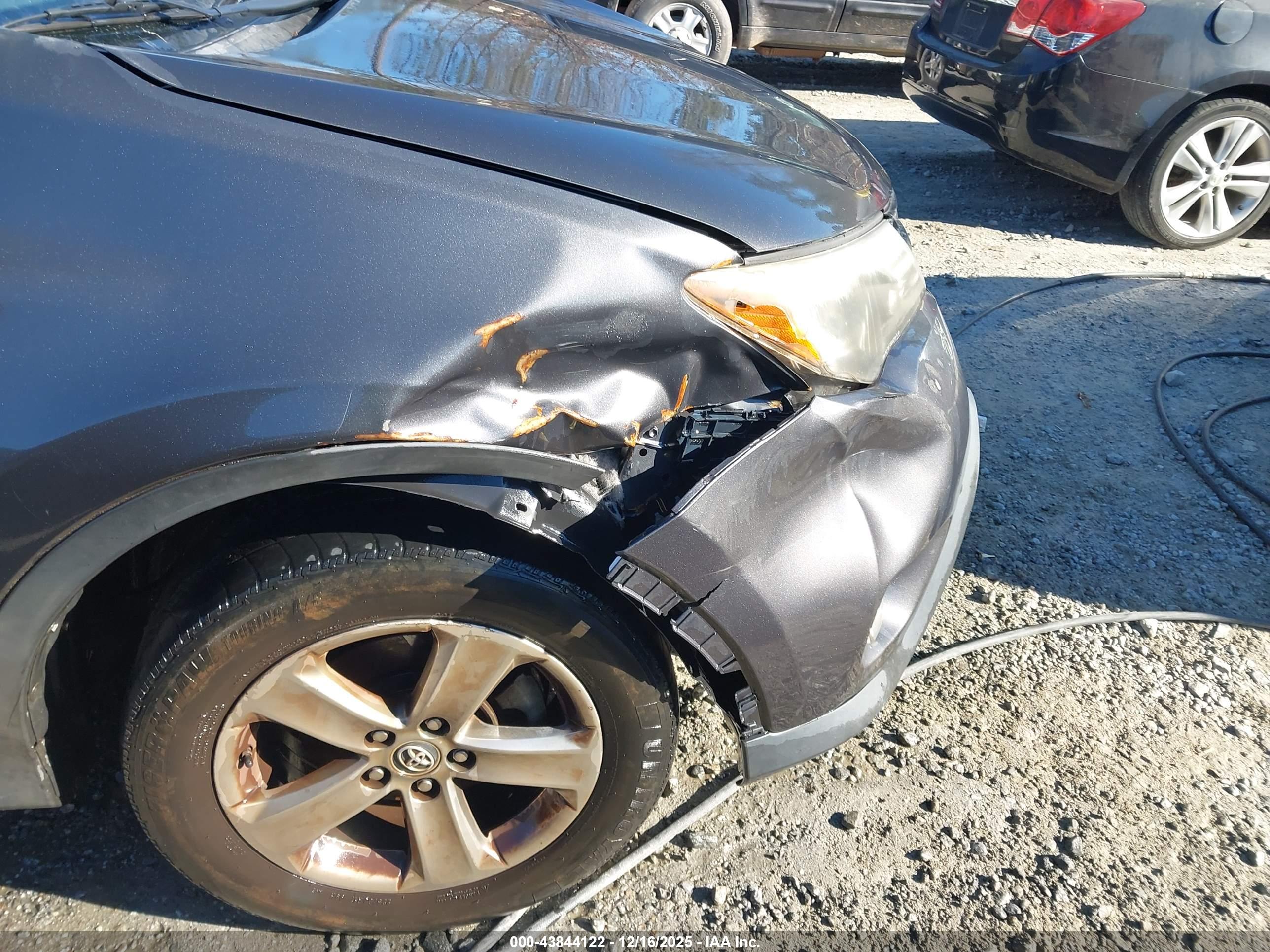TOYOTA RAV4 image 6