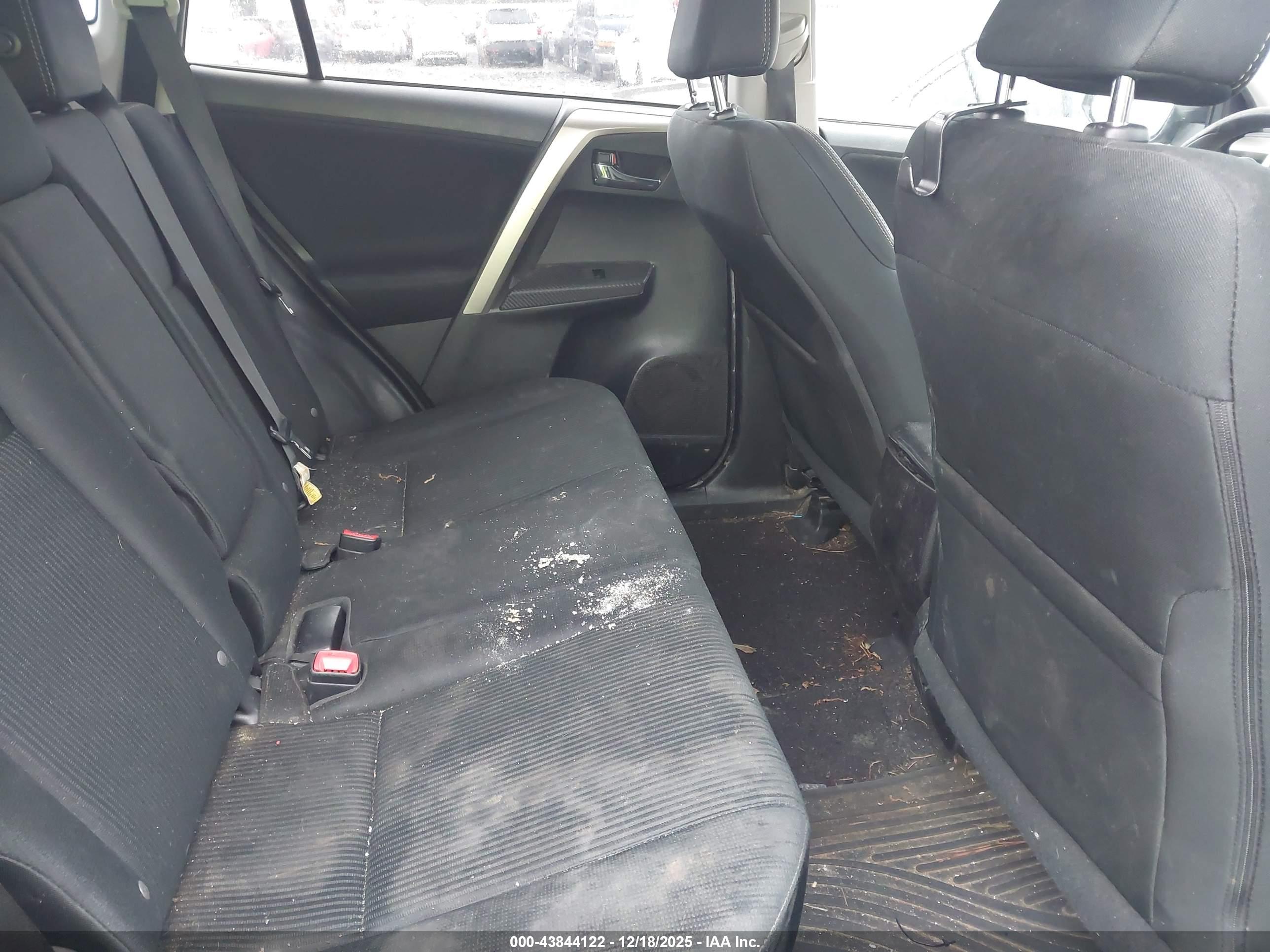 TOYOTA RAV4 image 8