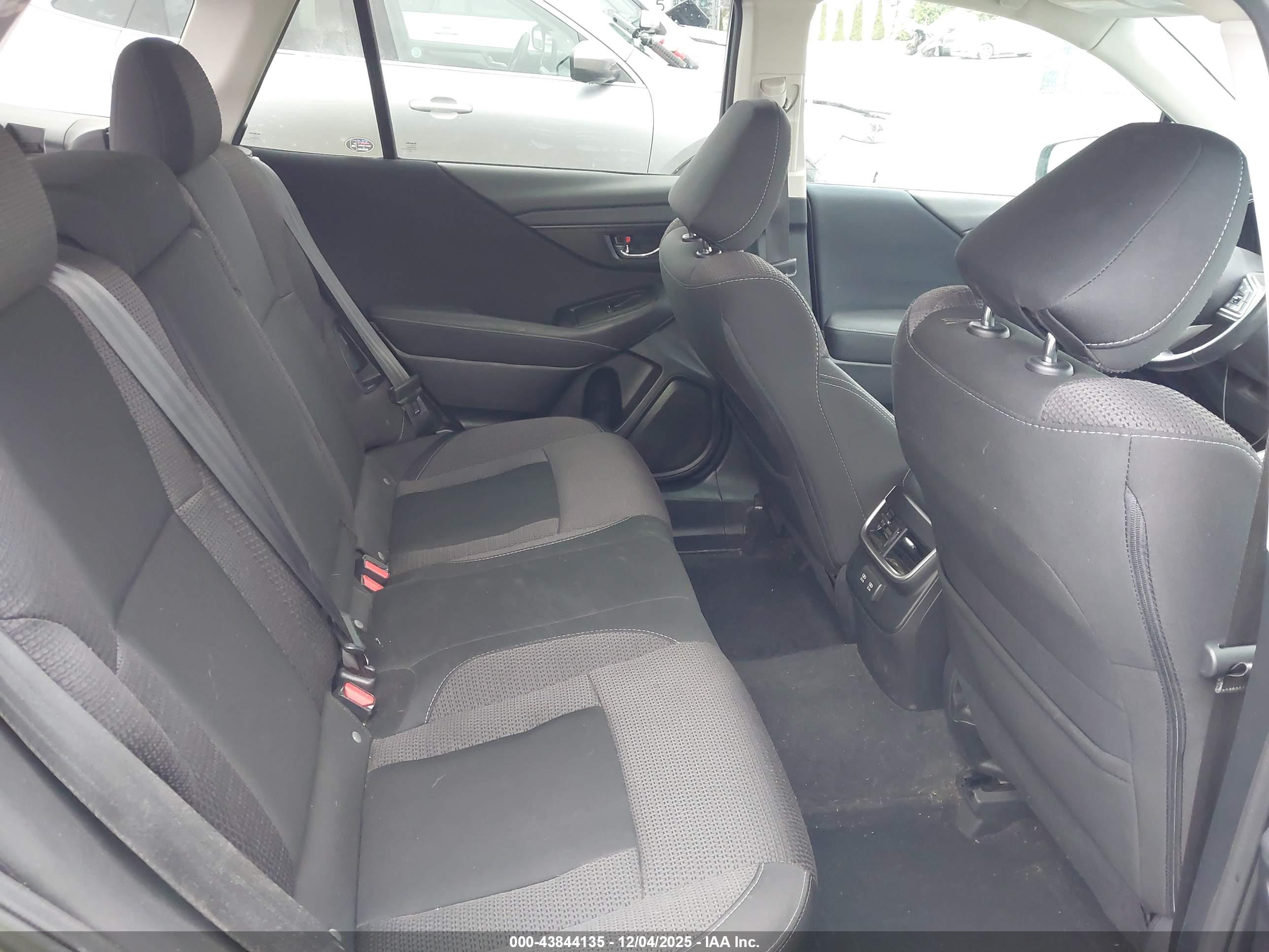 SUBARU OUTBACK image 8