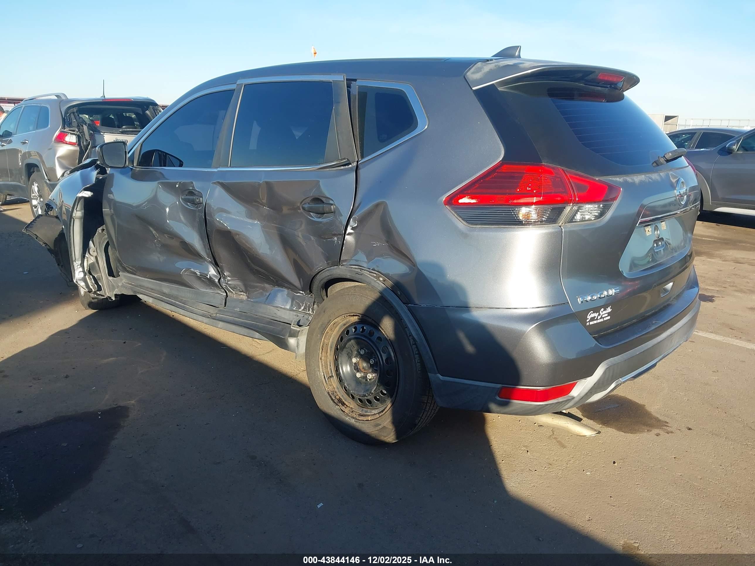 NISSAN ROGUE image 3