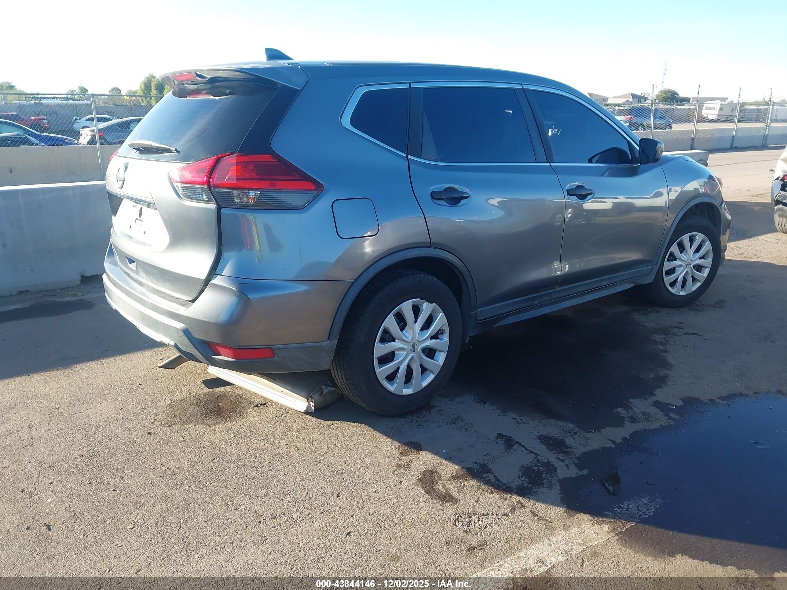 NISSAN ROGUE image 4