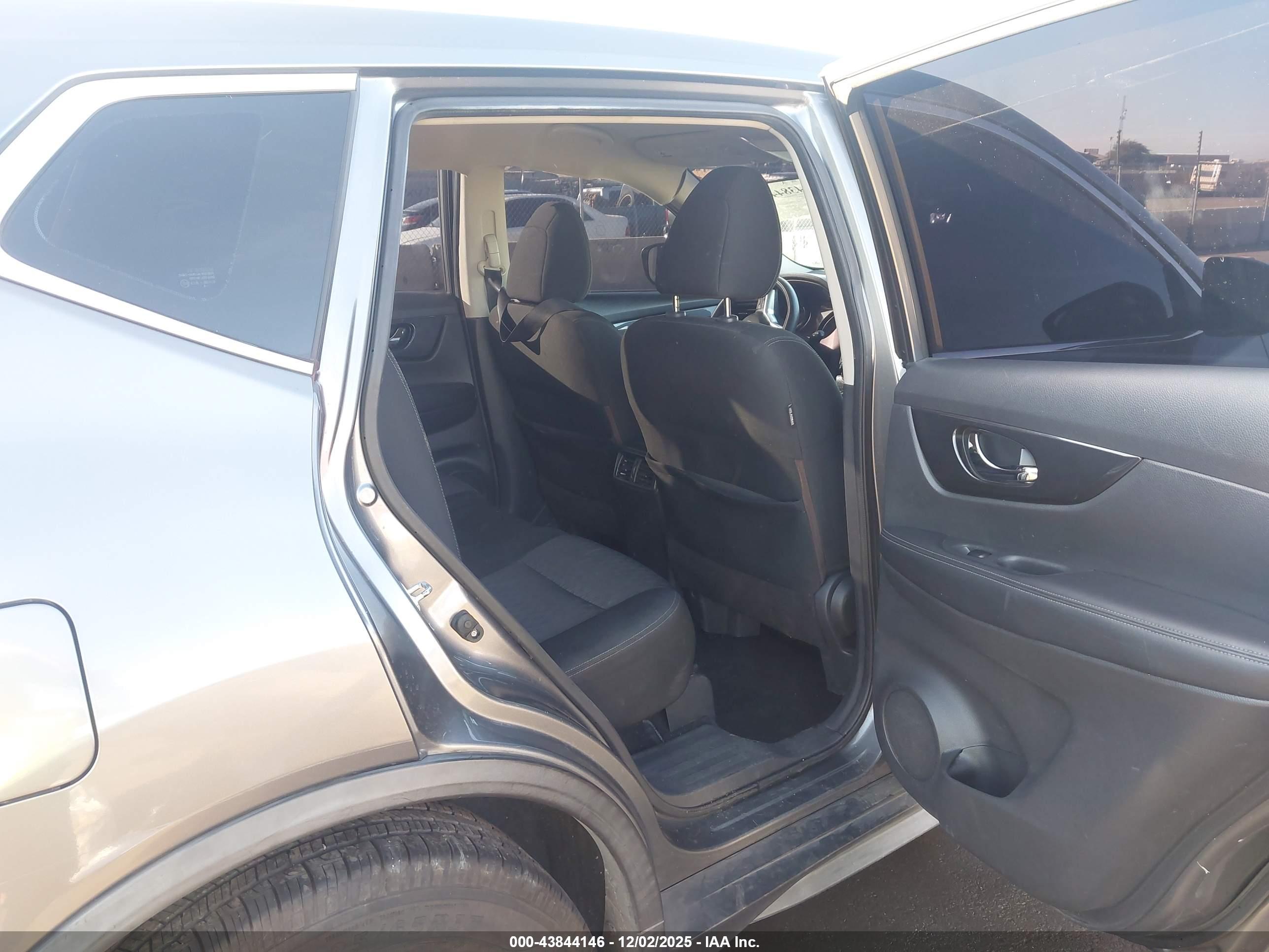 NISSAN ROGUE image 8